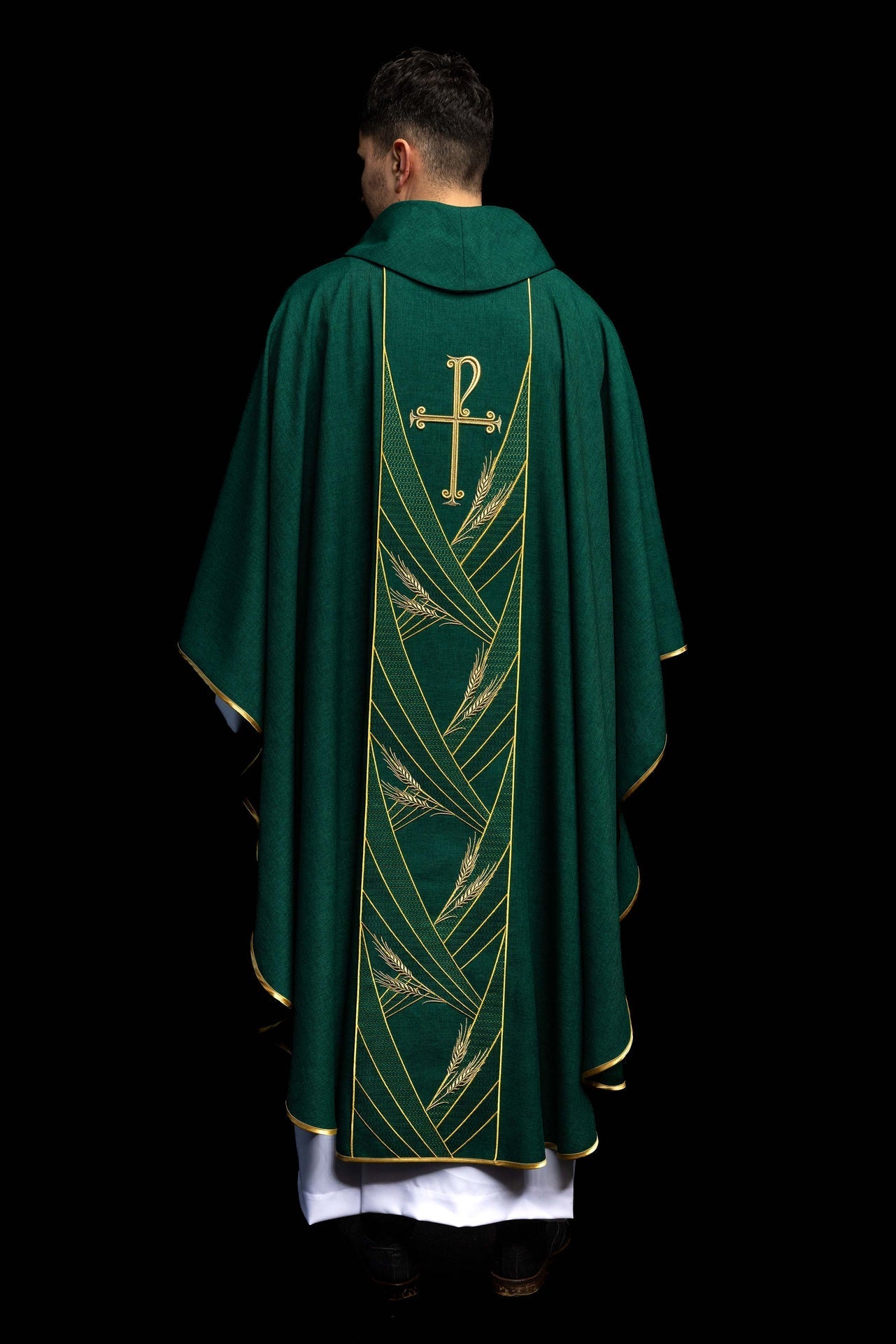 Green chasuble with an embroidered Pax band LE/7050/01 - CHASUBLES.COM