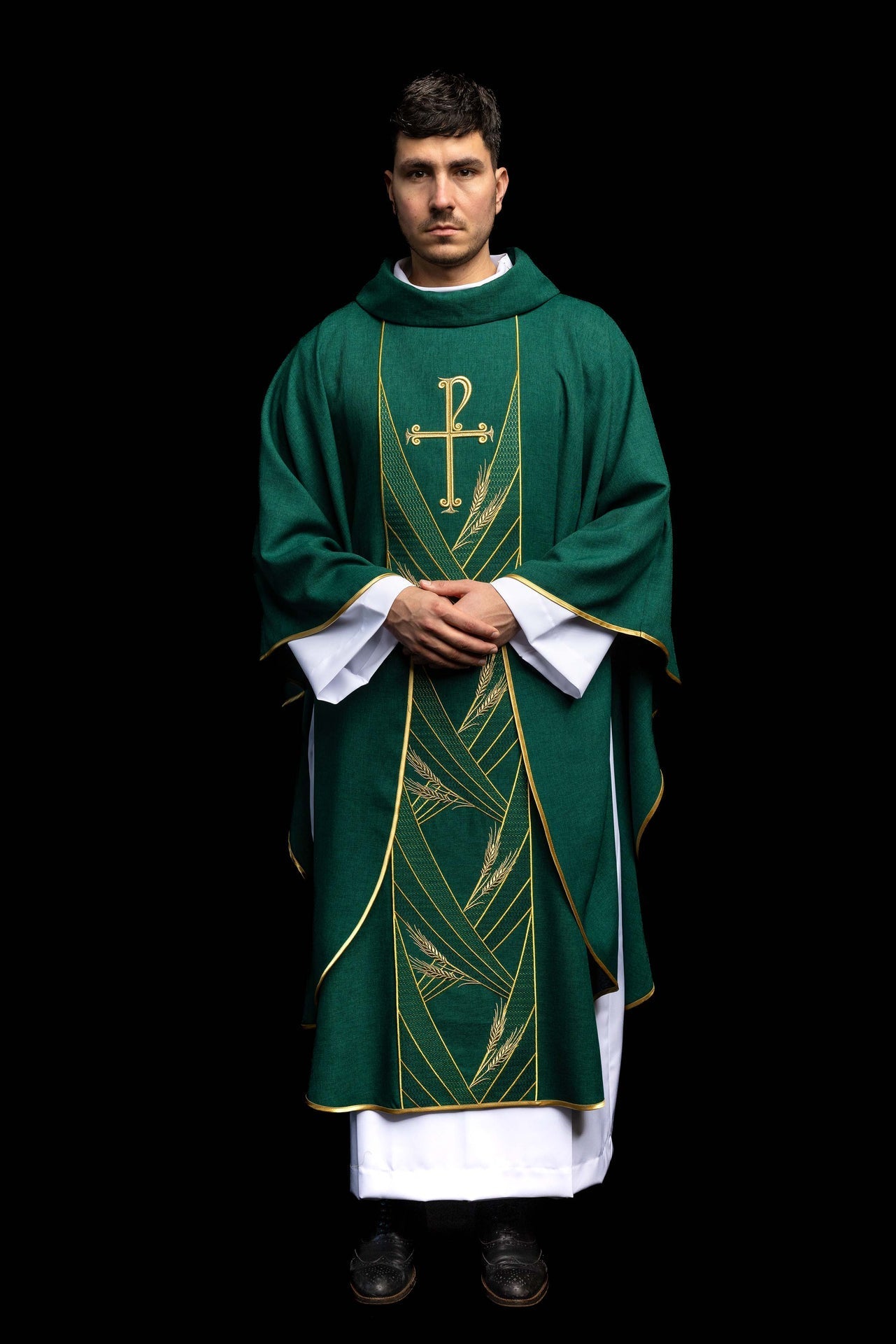 Green chasuble with an embroidered Pax band LE/7050/01 - CHASUBLES.COM