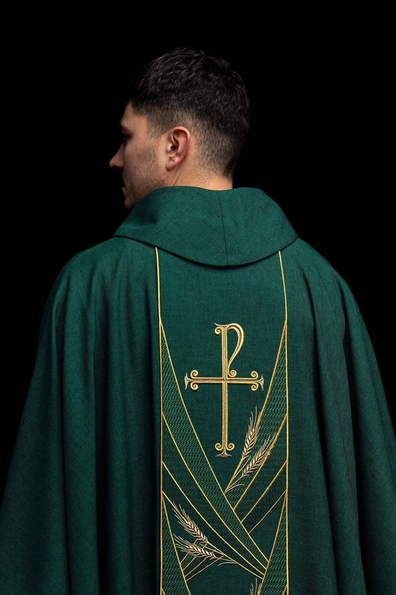 Green chasuble with an embroidered Pax band LE/7050/01 - CHASUBLES.COM