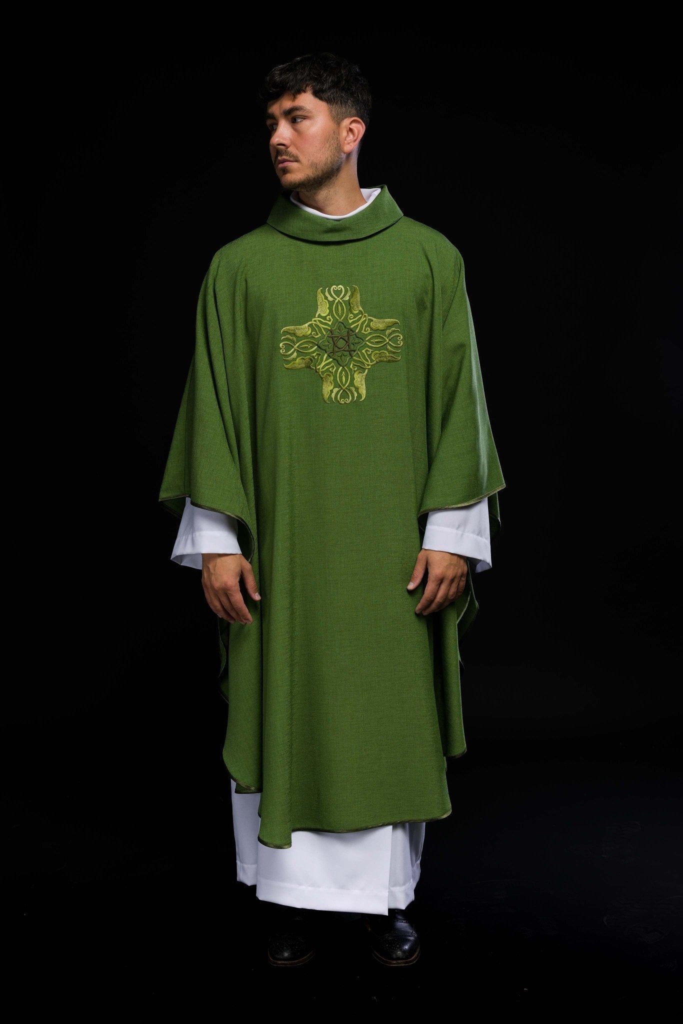 Green chasuble with Cross embroidery HA7035 - 01 ZIELONY - HAFTINAUSA.COM