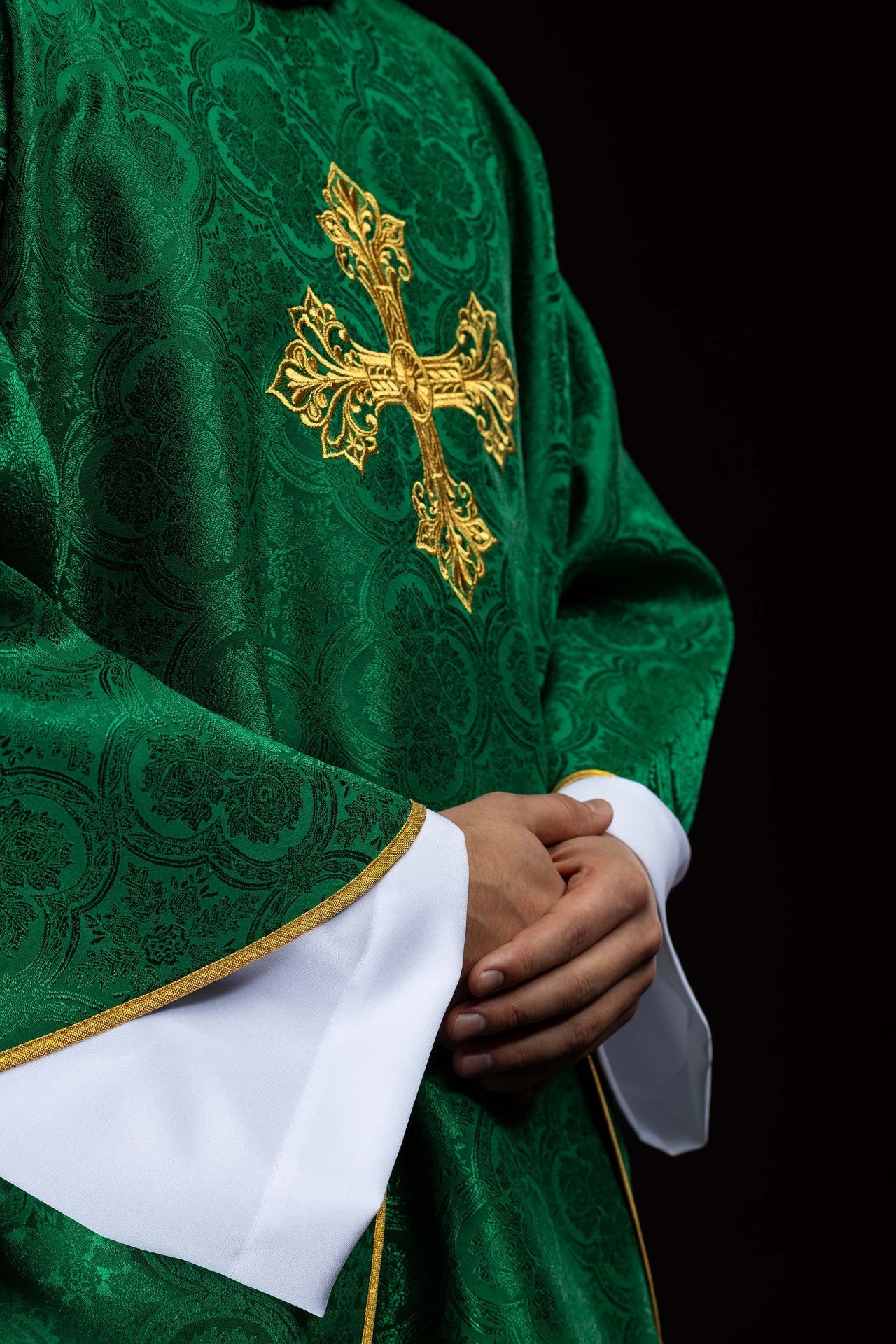 Green chasuble with cross jacquard fabric KOR/403/01/11 - CHASUBLES.COM