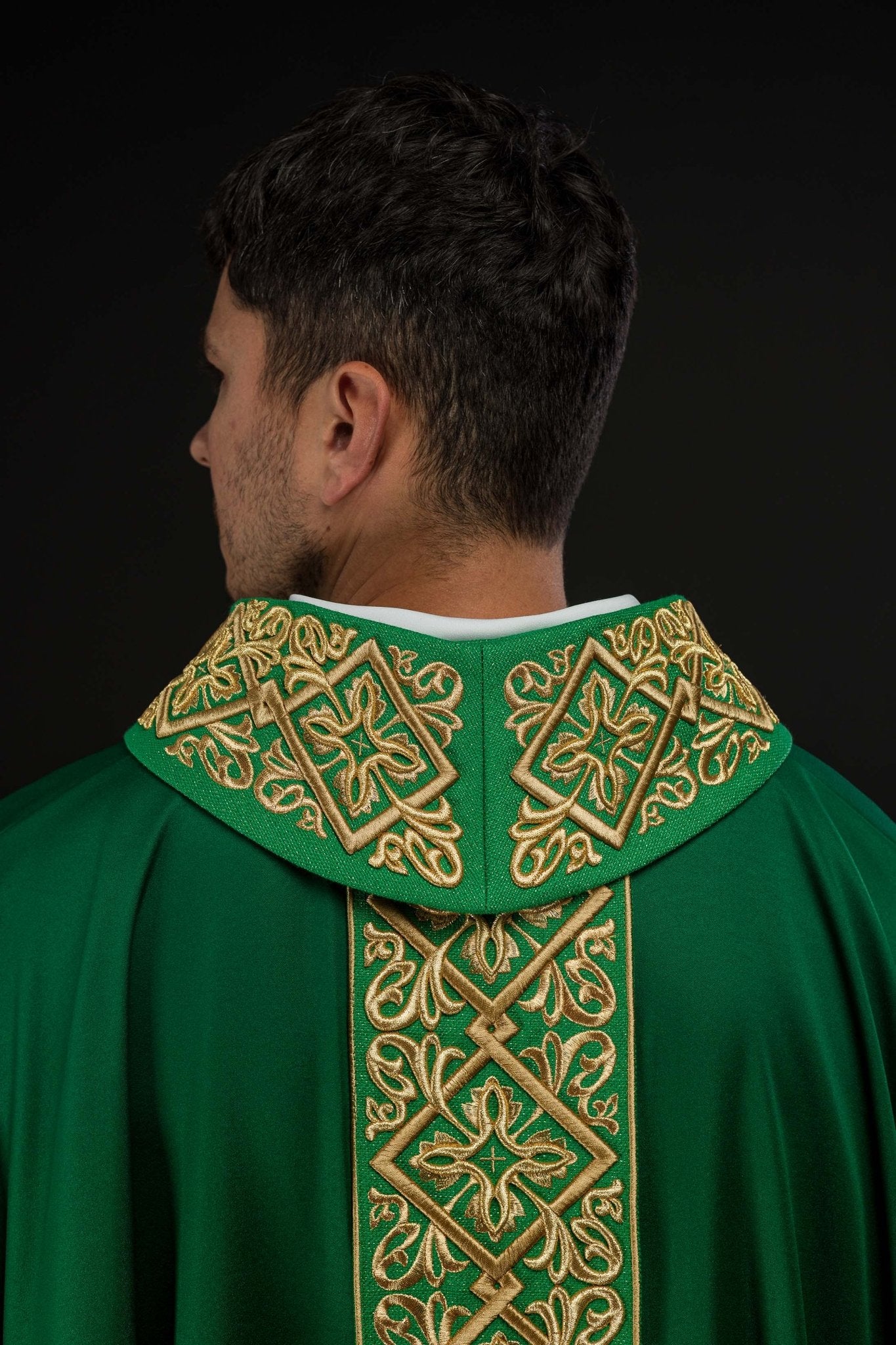Green chasuble with embroidered collar LE/7027/01 - CHASUBLES.COM