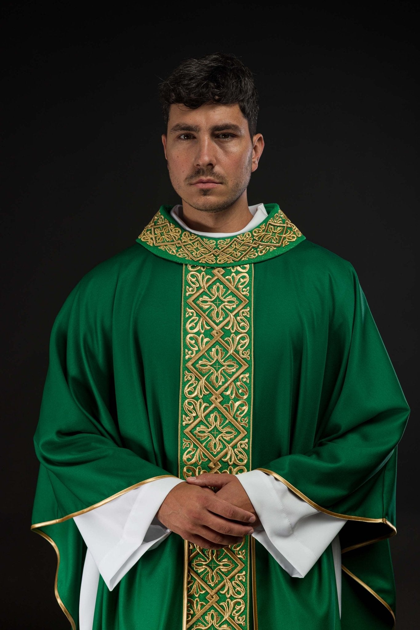 Green chasuble with embroidered collar LE/7027/01 - CHASUBLES.COM