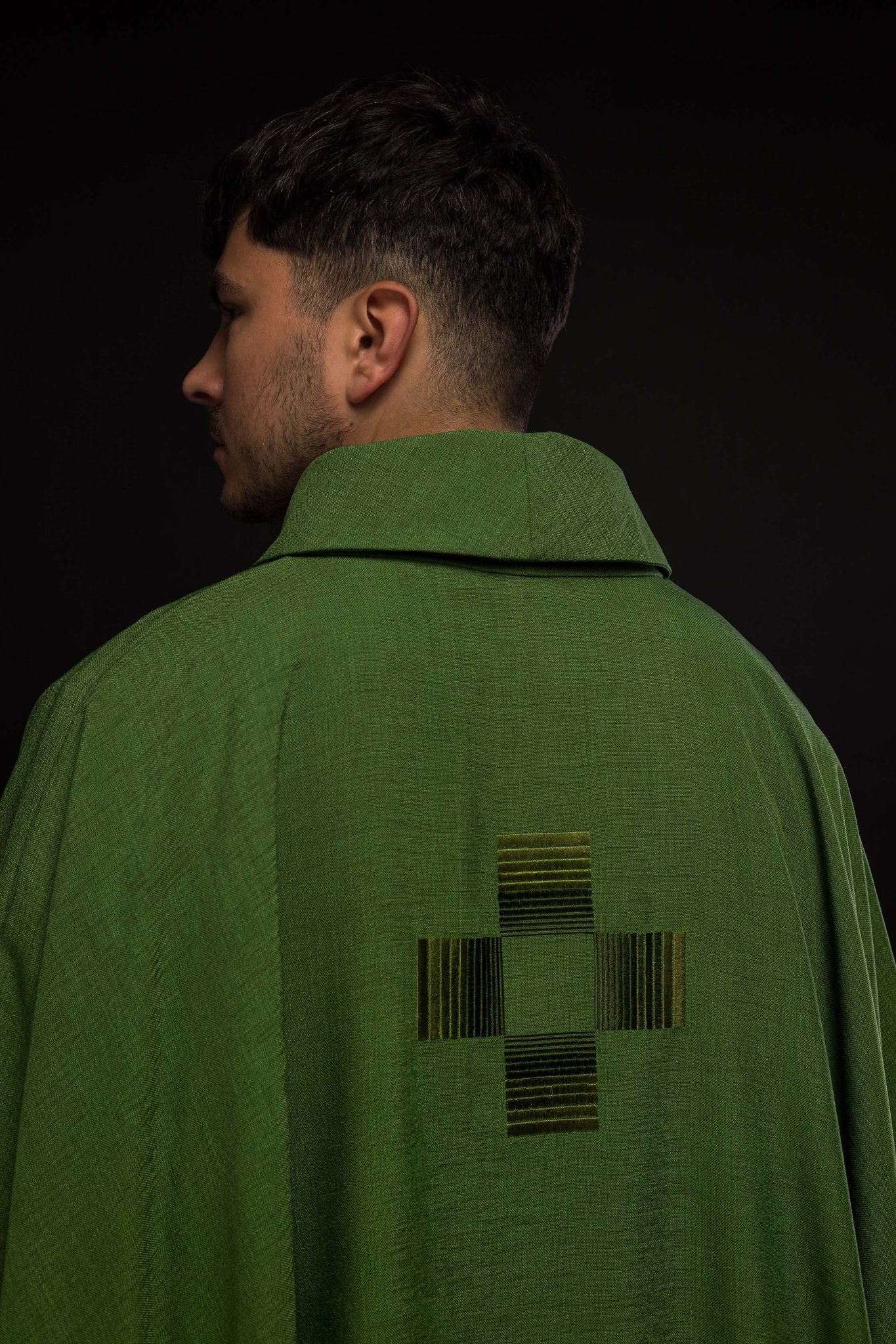 Green chasuble with embroidered crosses HA7033 - 01 ZIELONY - HAFTINAUSA.COM