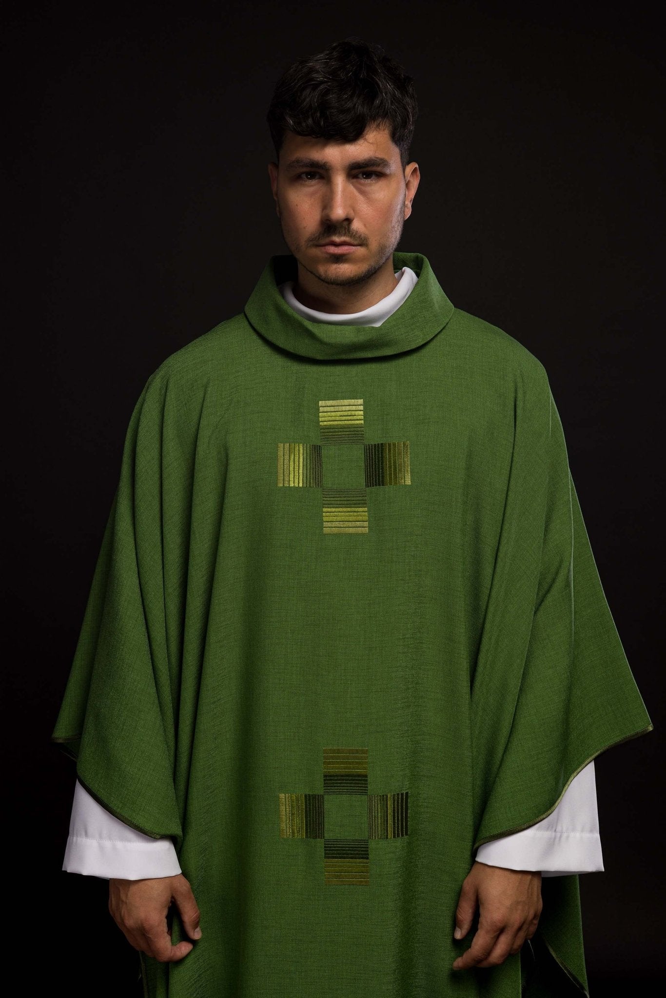 Green chasuble with embroidered crosses HA7033 - 01 ZIELONY - HAFTINAUSA.COM