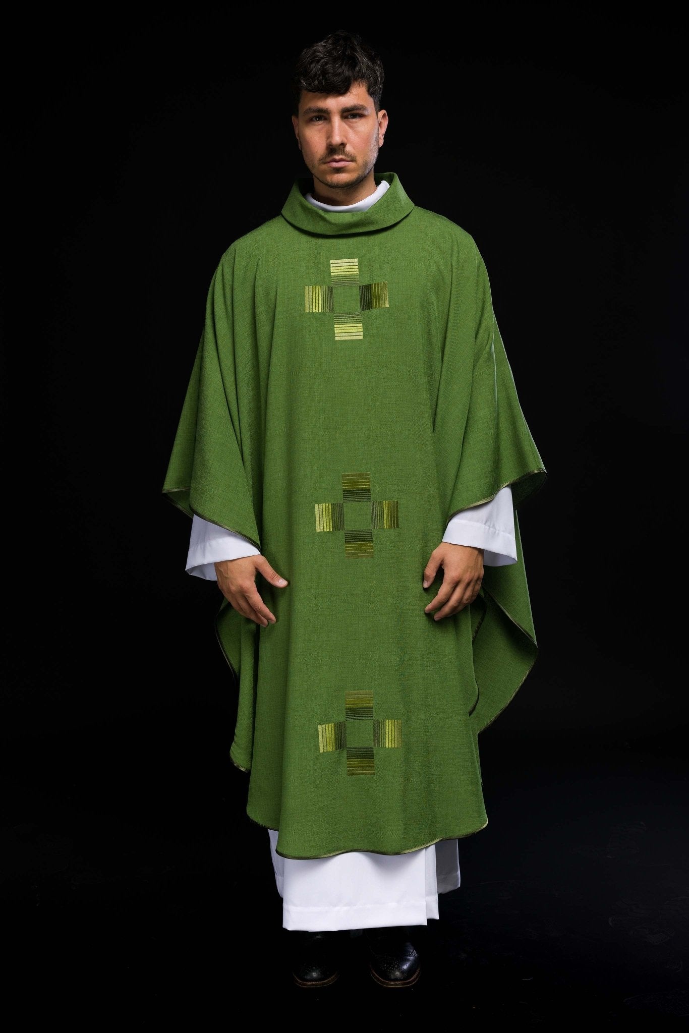 Green chasuble with embroidered crosses HA7033 - 01 ZIELONY - HAFTINAUSA.COM