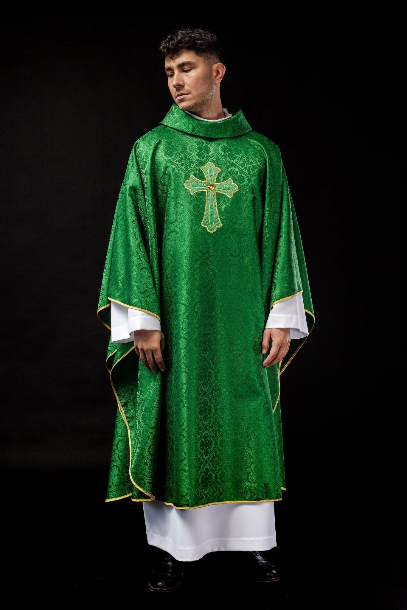 Green chasuble with gold cross KOR/227/01/11 - HAFTINAUSA.COM