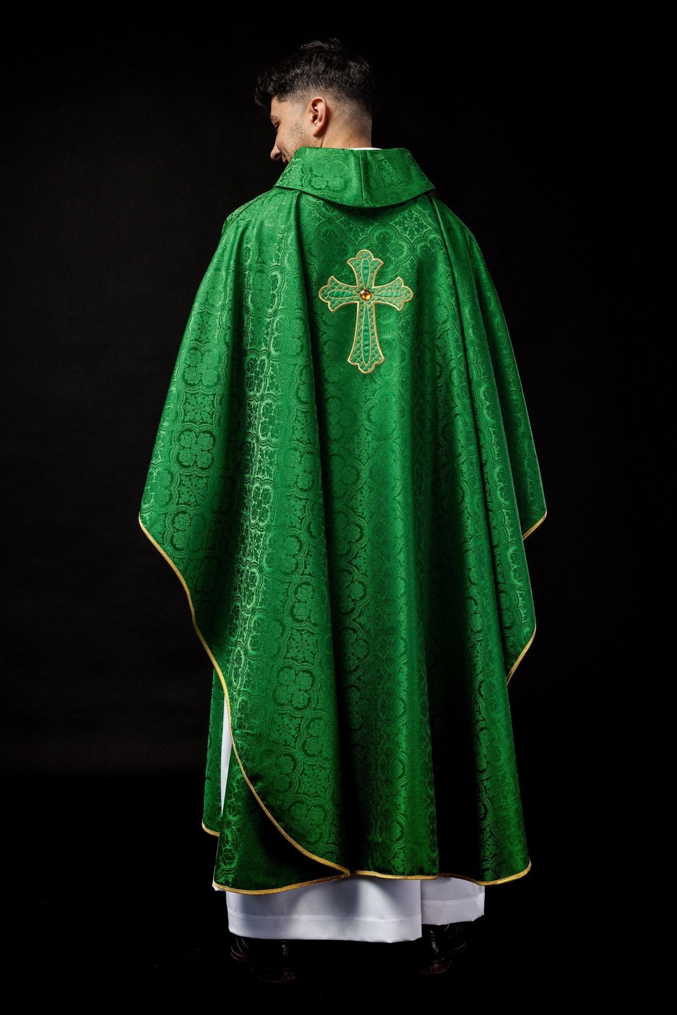 Green chasuble with gold cross KOR/227/01/11 - HAFTINAUSA.COM