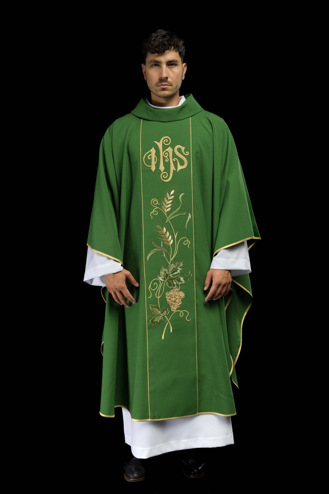 Green chasuble with IHS, ears of wheat, and grapes embroidery on a belt KOR/117/01/01 ZIELONY - CHASUBLES.COM