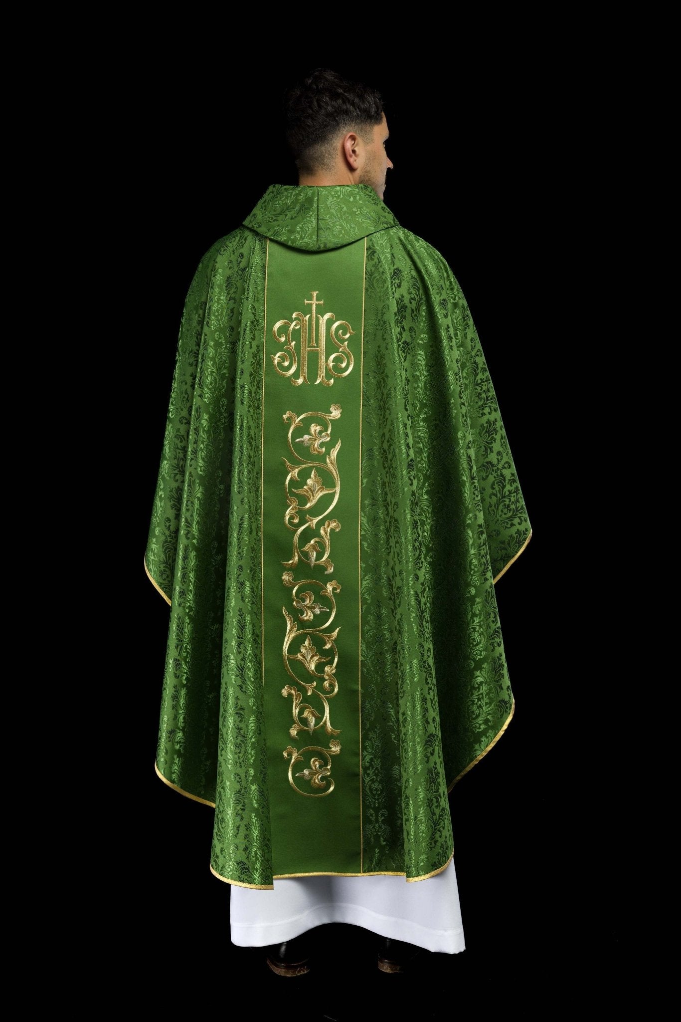 Green chasuble with JHS motif made of decorative texture S-7059-01-67 - CHASUBLES.COM