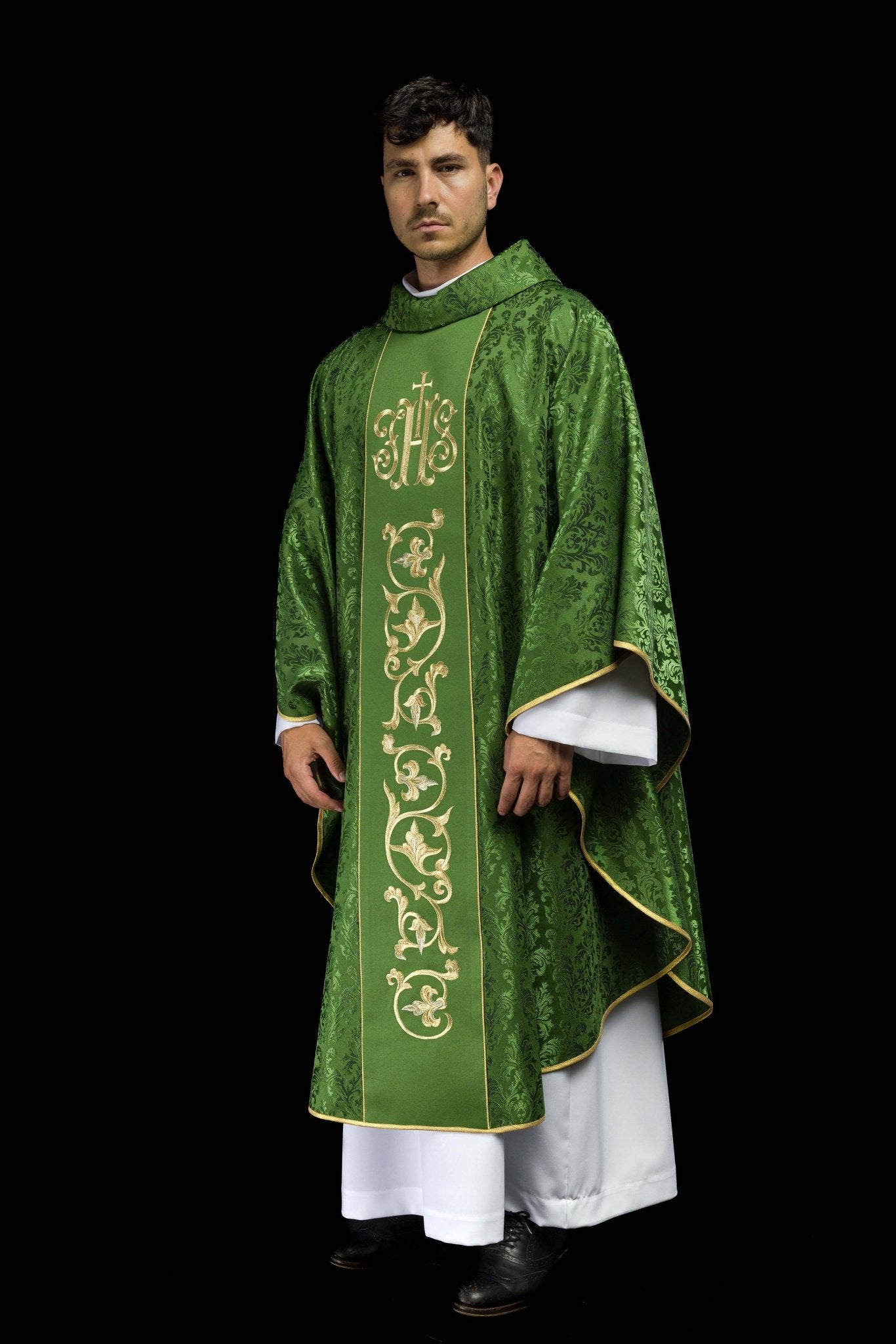 Green chasuble with JHS motif made of decorative texture S-7059-01-67 - CHASUBLES.COM