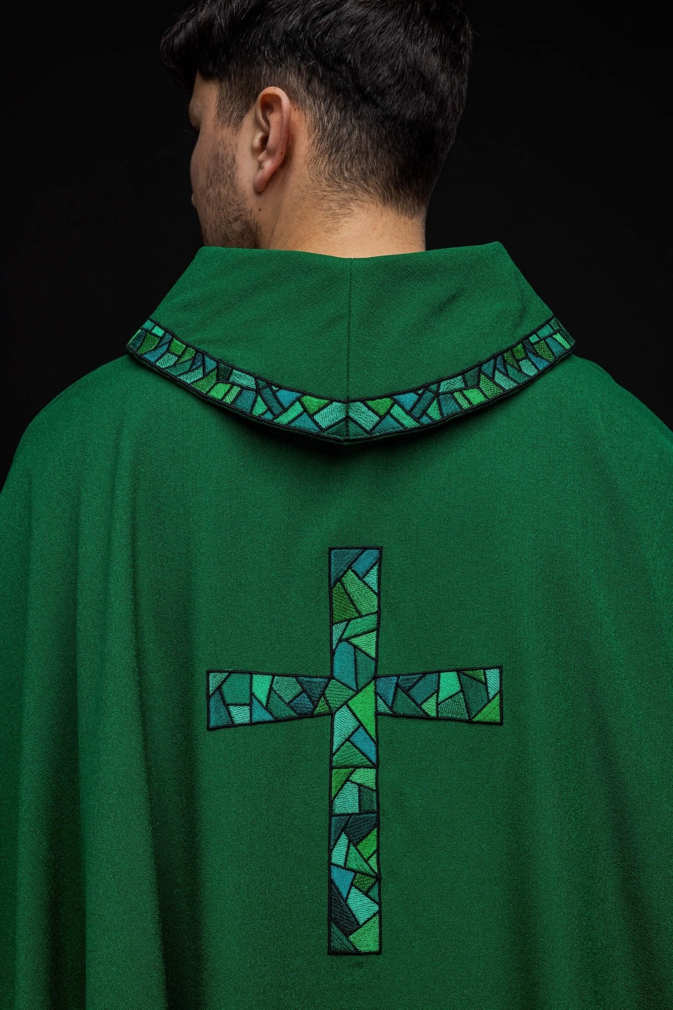 Green chasuble with simple embroidery KOR/257/01/62 - HAFTINAUSA.COM