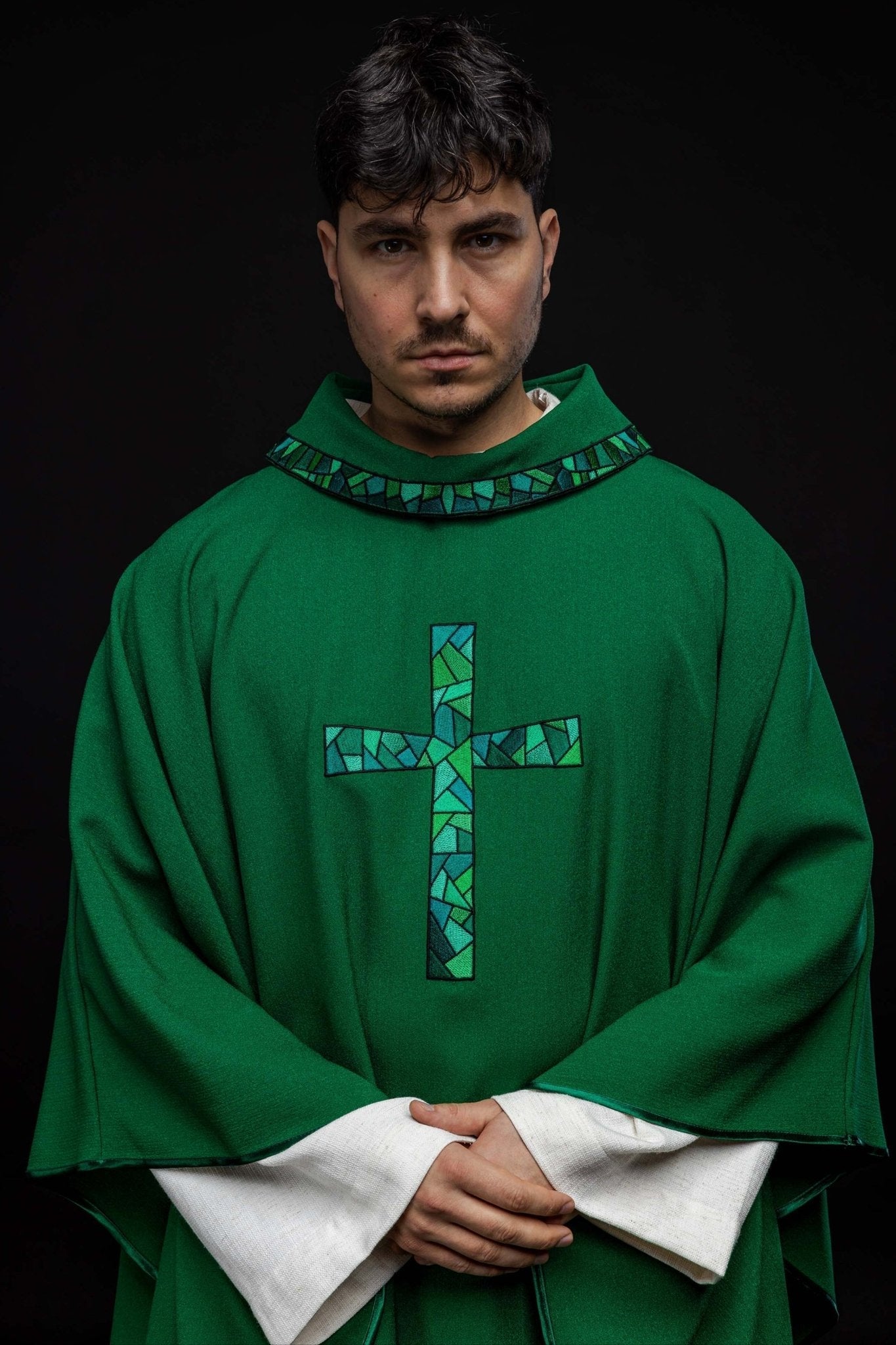 Green chasuble with simple embroidery KOR/257/01/62 - HAFTINAUSA.COM