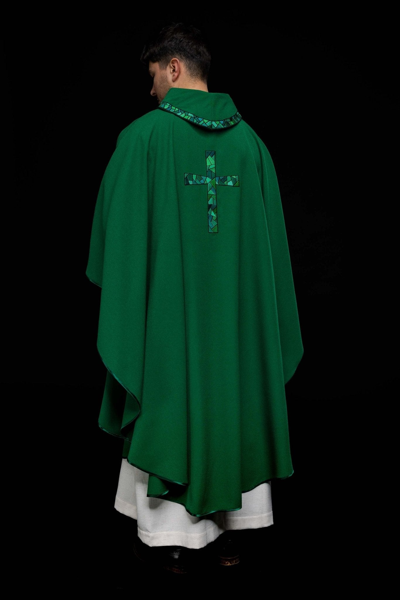 Green chasuble with simple embroidery KOR/257/01/62 - HAFTINAUSA.COM