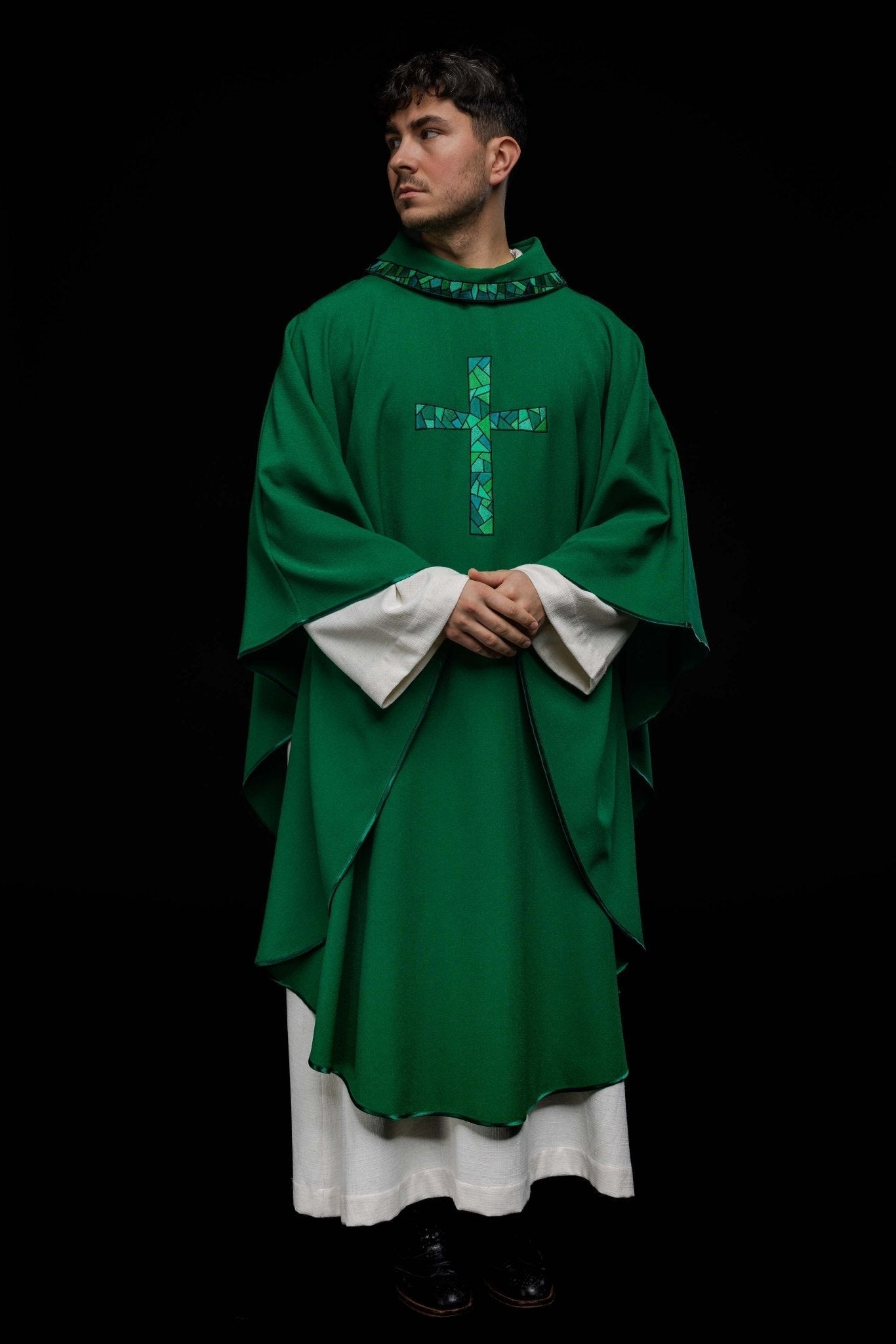 Green chasuble with simple embroidery KOR/257/01/62 - HAFTINAUSA.COM