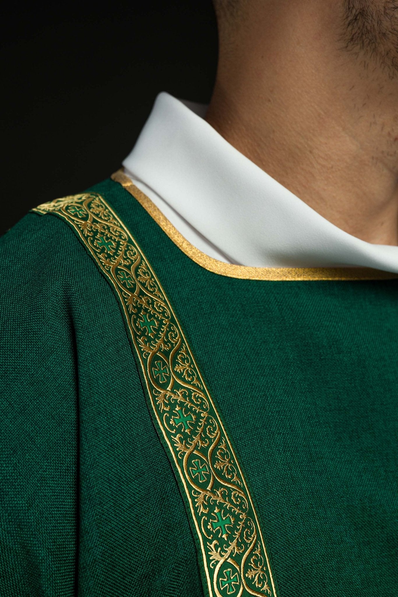Green dalmatic decorated with gold jacquard ribbons KDL/395/01/70/B - CHASUBLES.COM