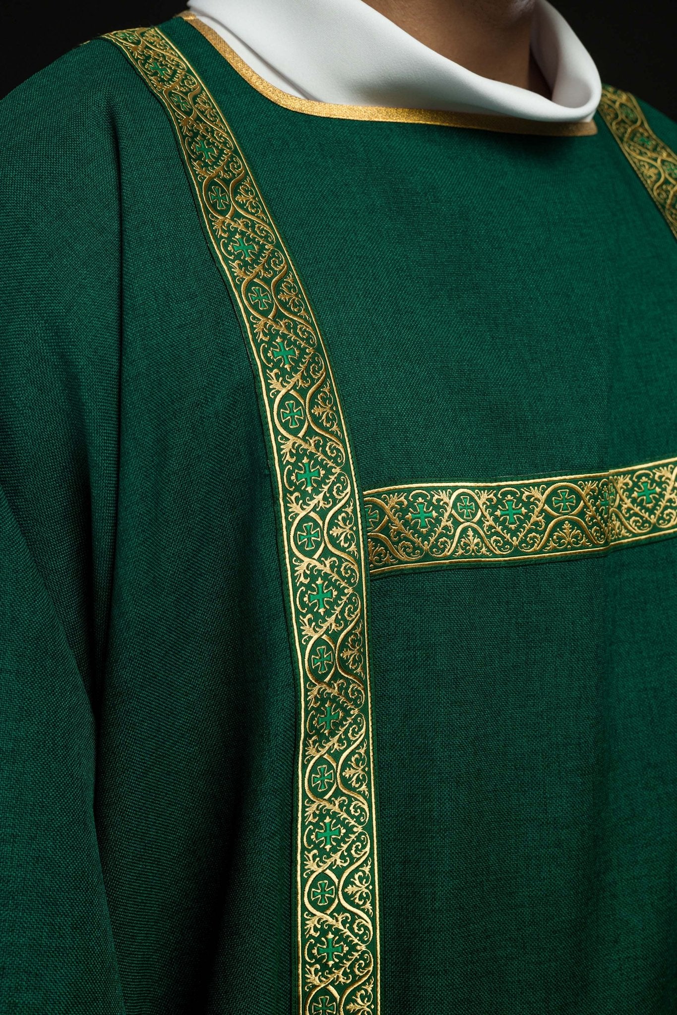Green dalmatic decorated with gold jacquard ribbons KDL/395/01/70/B - CHASUBLES.COM