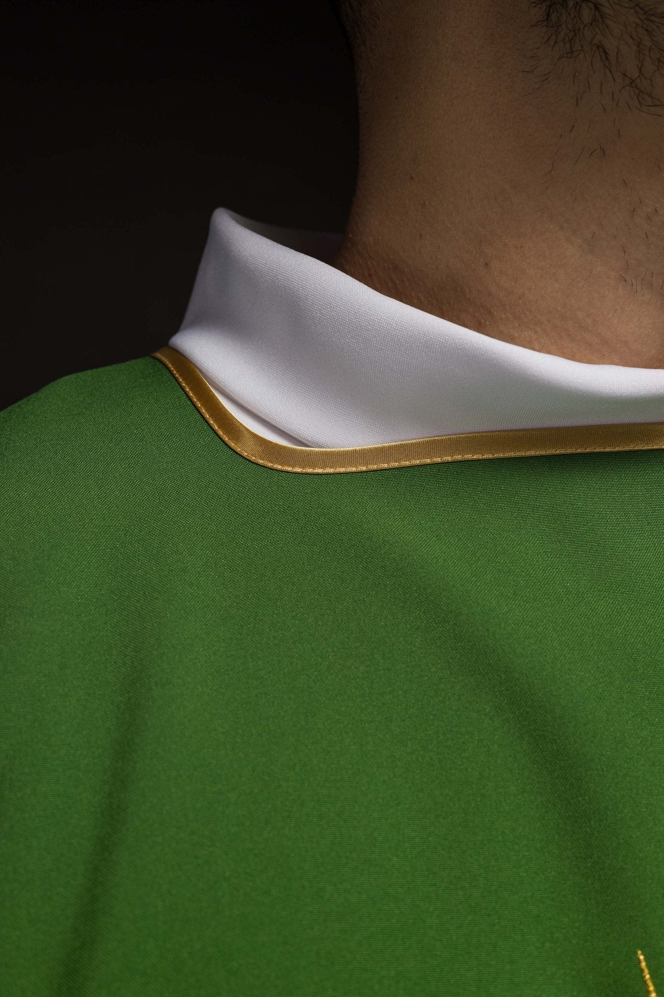 Green dalmatic with an embroidered golden cross KDL/037/01/12/D - HAFTINAUSA.COM