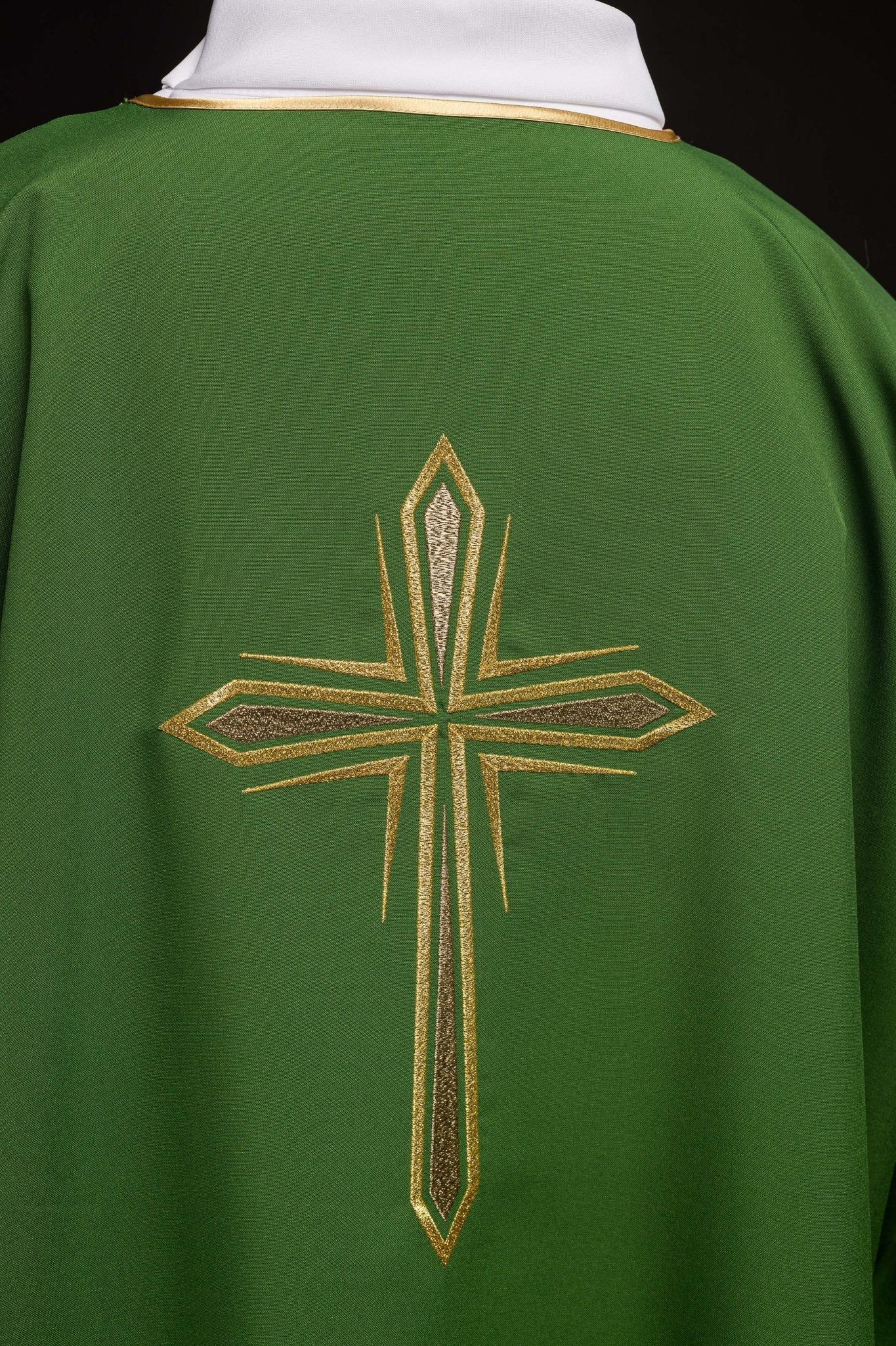 Green dalmatic with an embroidered golden cross KDL/037/01/12/D - HAFTINAUSA.COM
