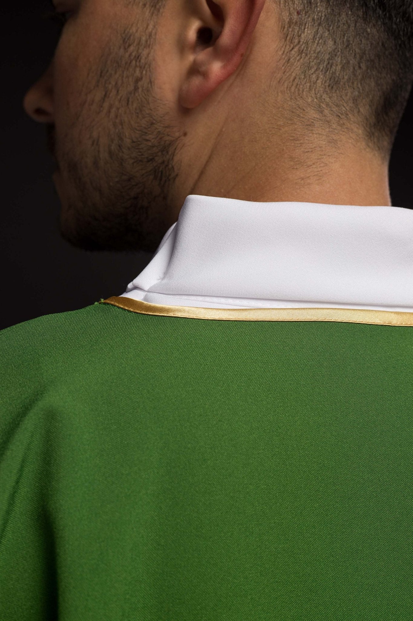 Green dalmatic with an embroidered golden cross KDL/037/01/12/D - HAFTINAUSA.COM
