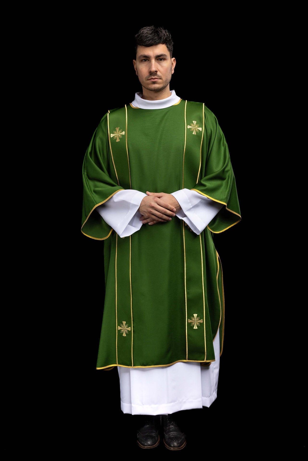 Green dalmatic with bands and embroidered gold crosses KDL/285/01/53/B - CHASUBLES.COM
