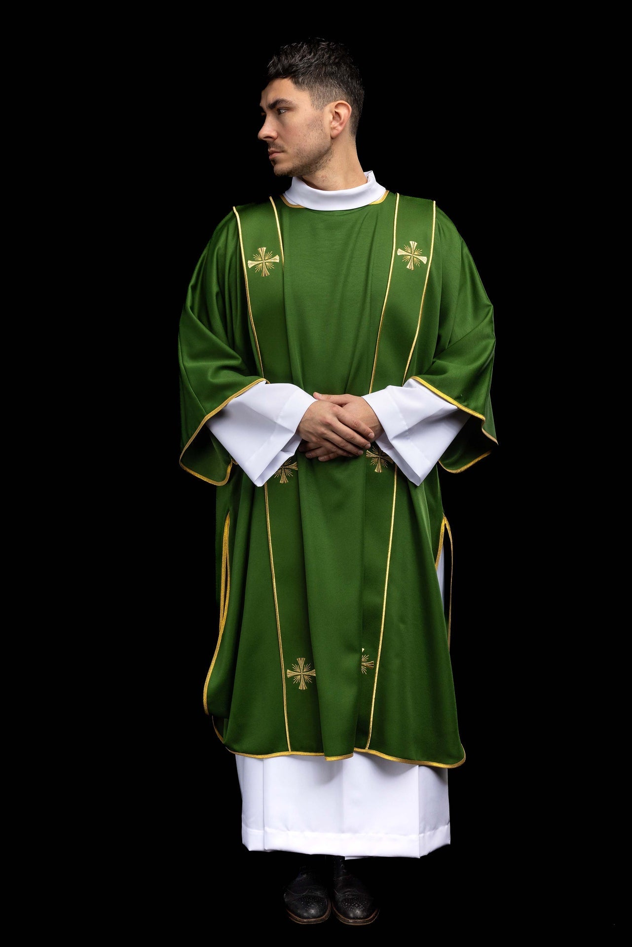 Green dalmatic with bands and embroidered gold crosses KDL/285/01/53/B - CHASUBLES.COM