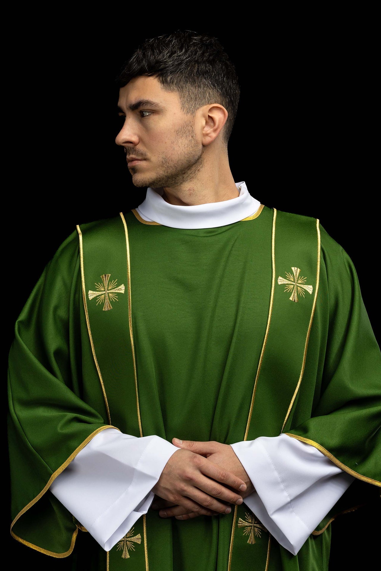 Green dalmatic with bands and embroidered gold crosses KDL/285/01/53/B - CHASUBLES.COM