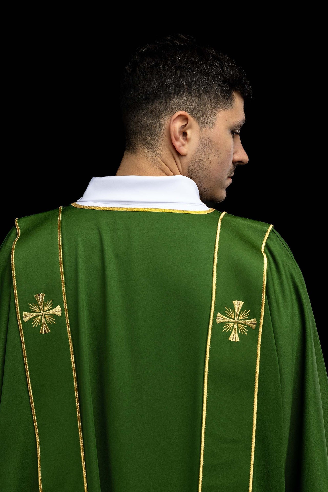Green dalmatic with bands and embroidered gold crosses KDL/285/01/53/B - CHASUBLES.COM