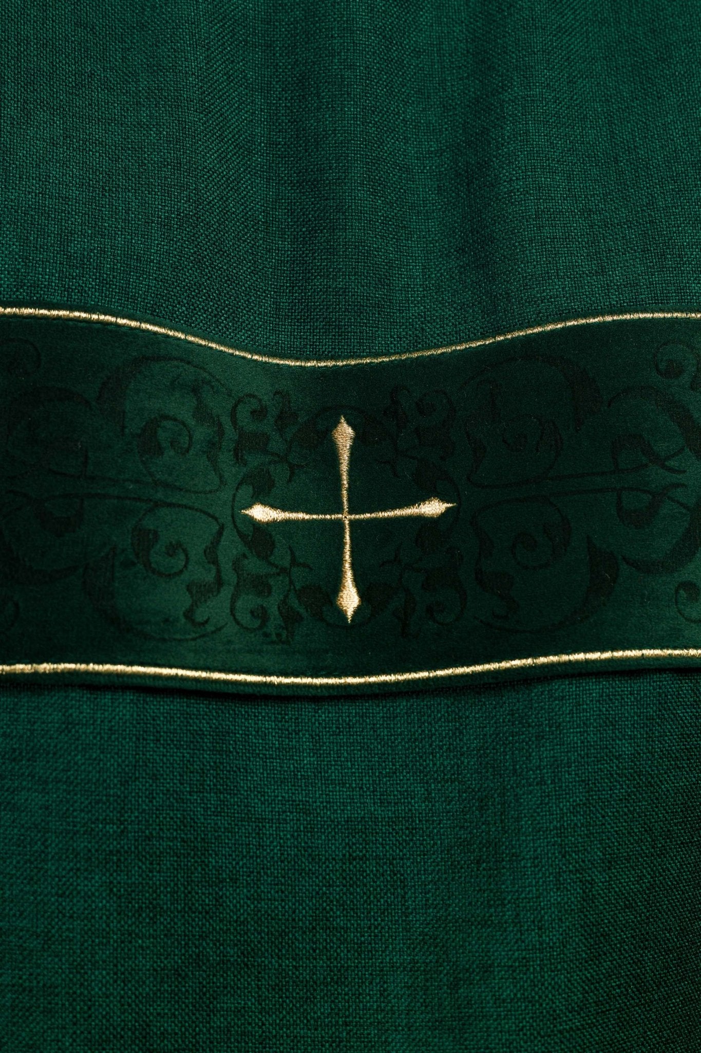 Green dalmatic with velvet bands and embroidered golden crosses LE/1073/01/B - CHASUBLES.COM