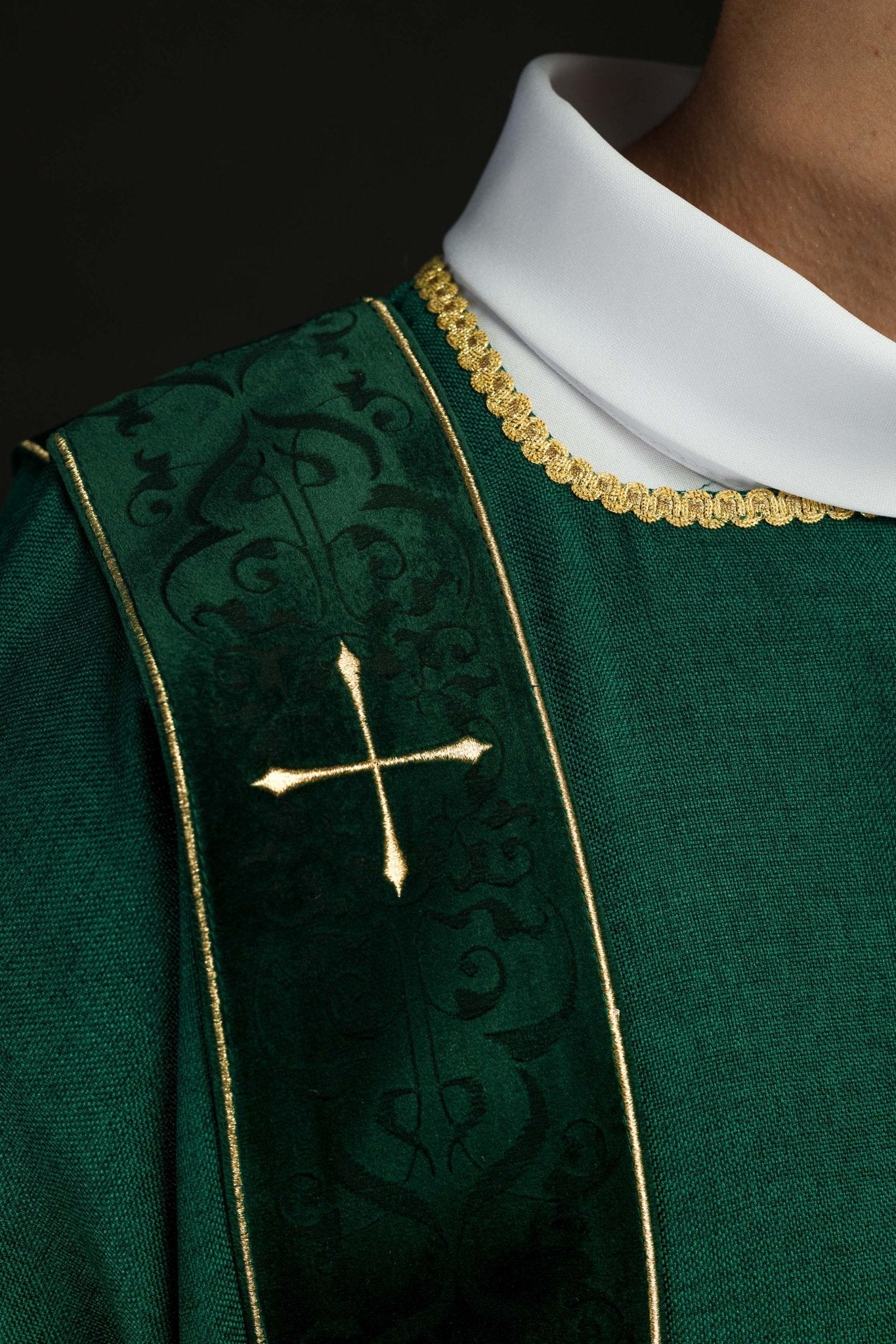 Green dalmatic with velvet bands and embroidered golden crosses LE/1073/01/B - CHASUBLES.COM