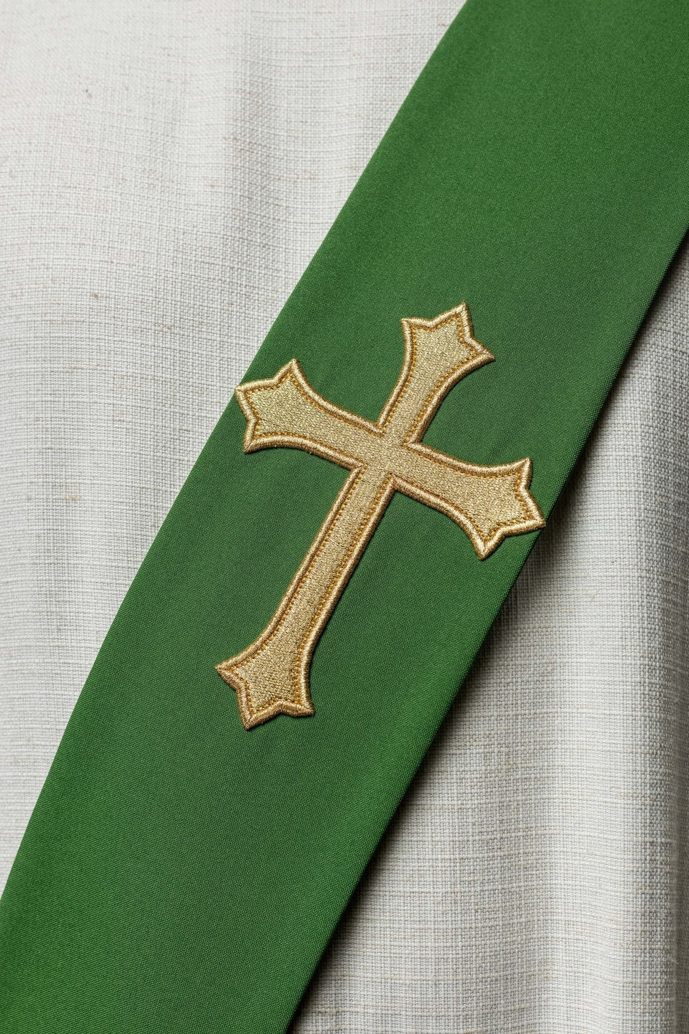 Green Deacon stole with IHS in ecru KSD/133/01/01 ZIELONY - HAFTINAUSA.COM