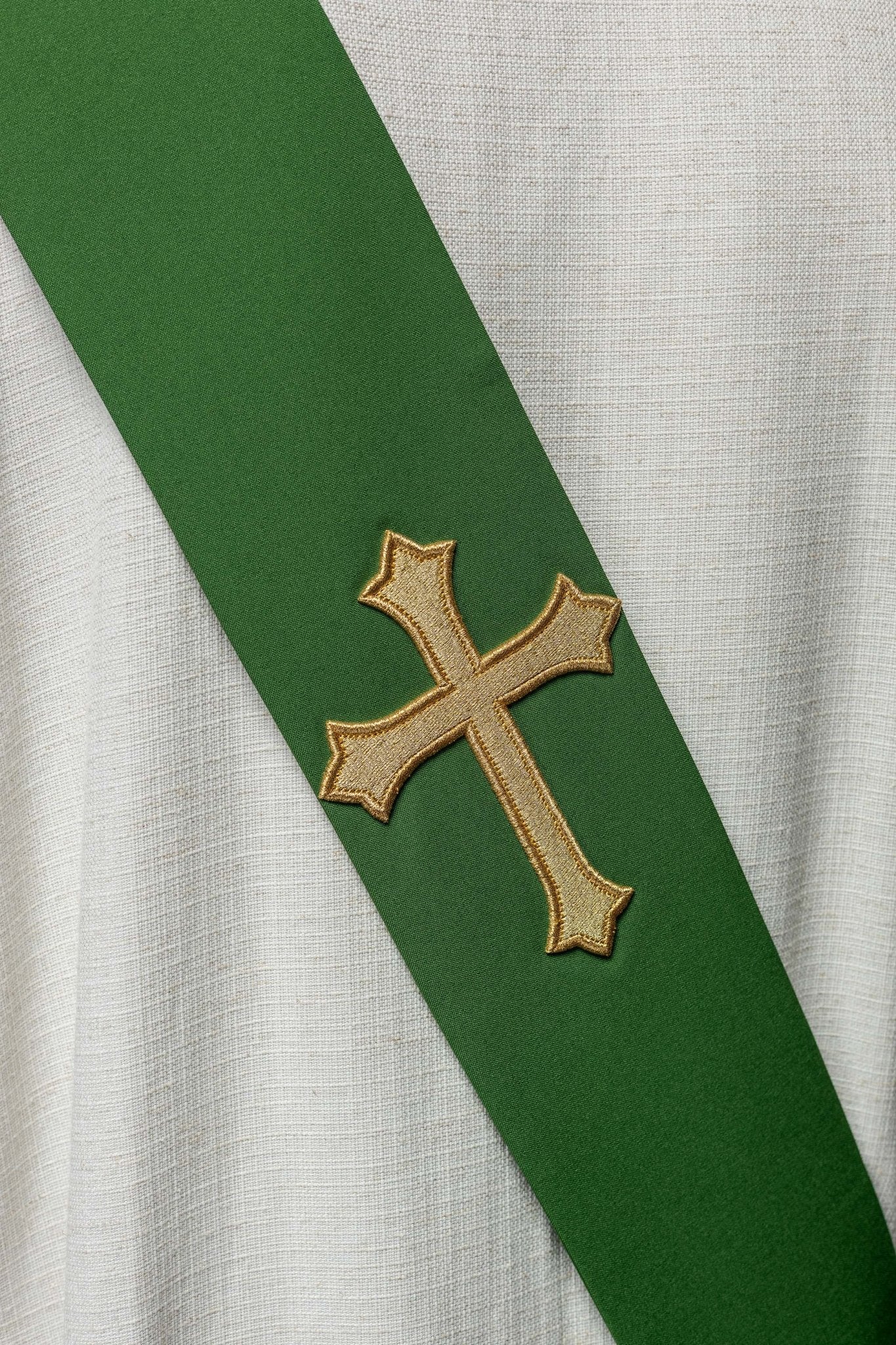 Green Deacon stole with IHS in ecru KSD/133/01/01 ZIELONY - HAFTINAUSA.COM