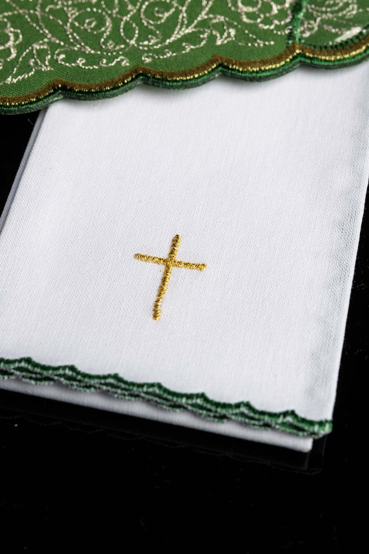 Green embroidered chalice linens set with cross motif KDT/5028/01 ZIELONY - CHASUBLES.COM