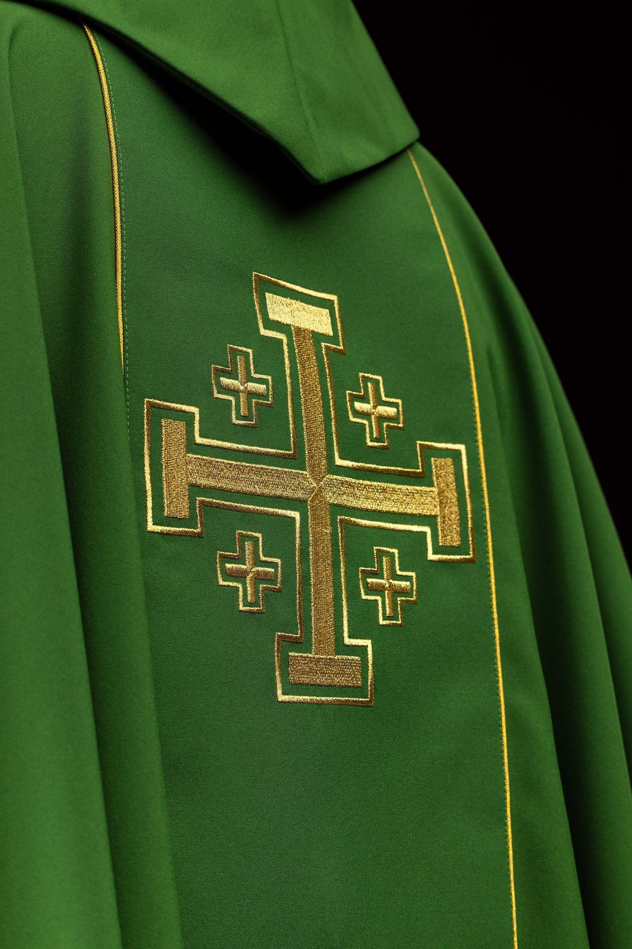 Green embroidered chasuble with band and Jerusalem crosses KDT/7046/01/01 - CHASUBLES.COM