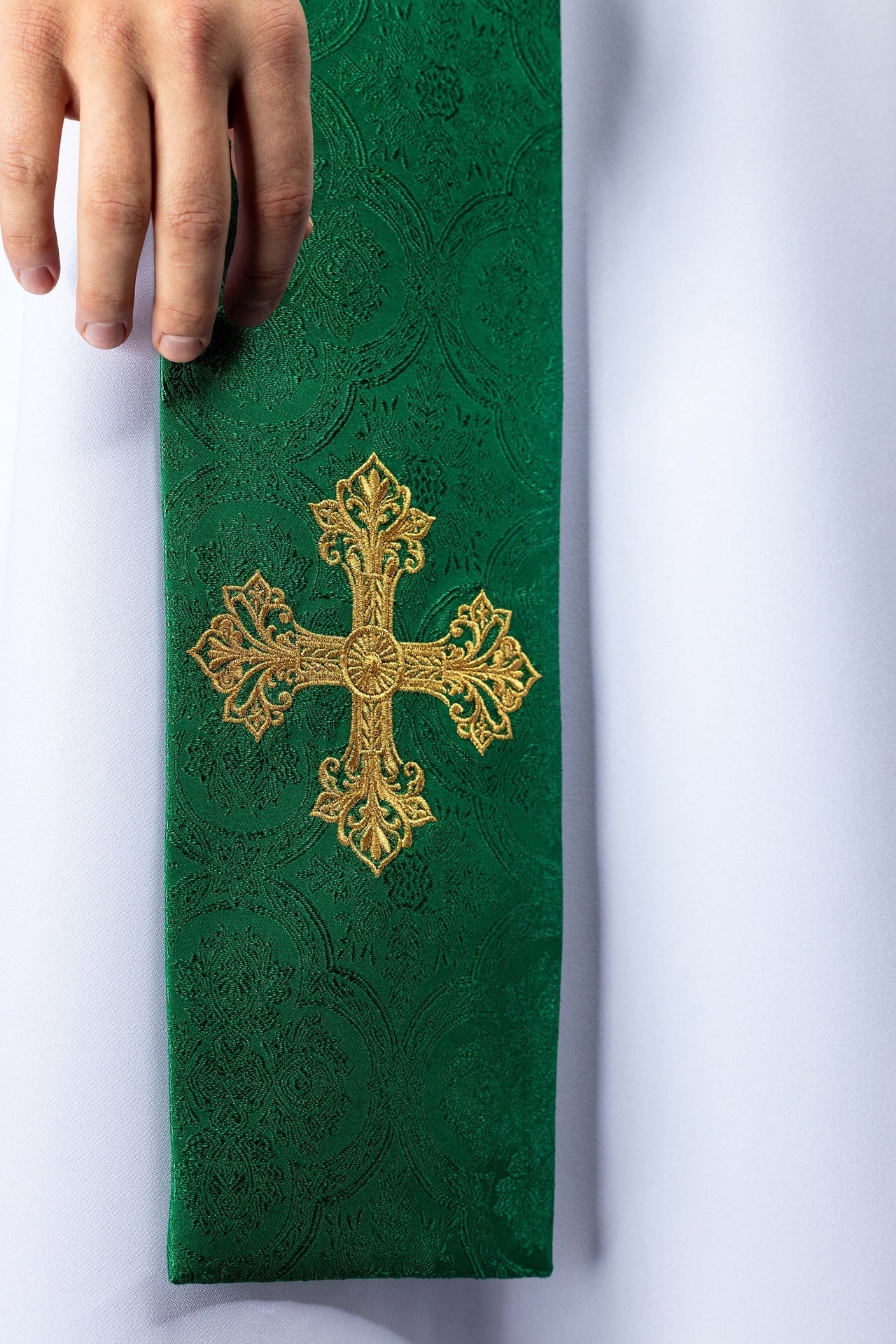 Green jacquard stole embroidered with a cross motif KST/967/01/11 - CHASUBLES.COM