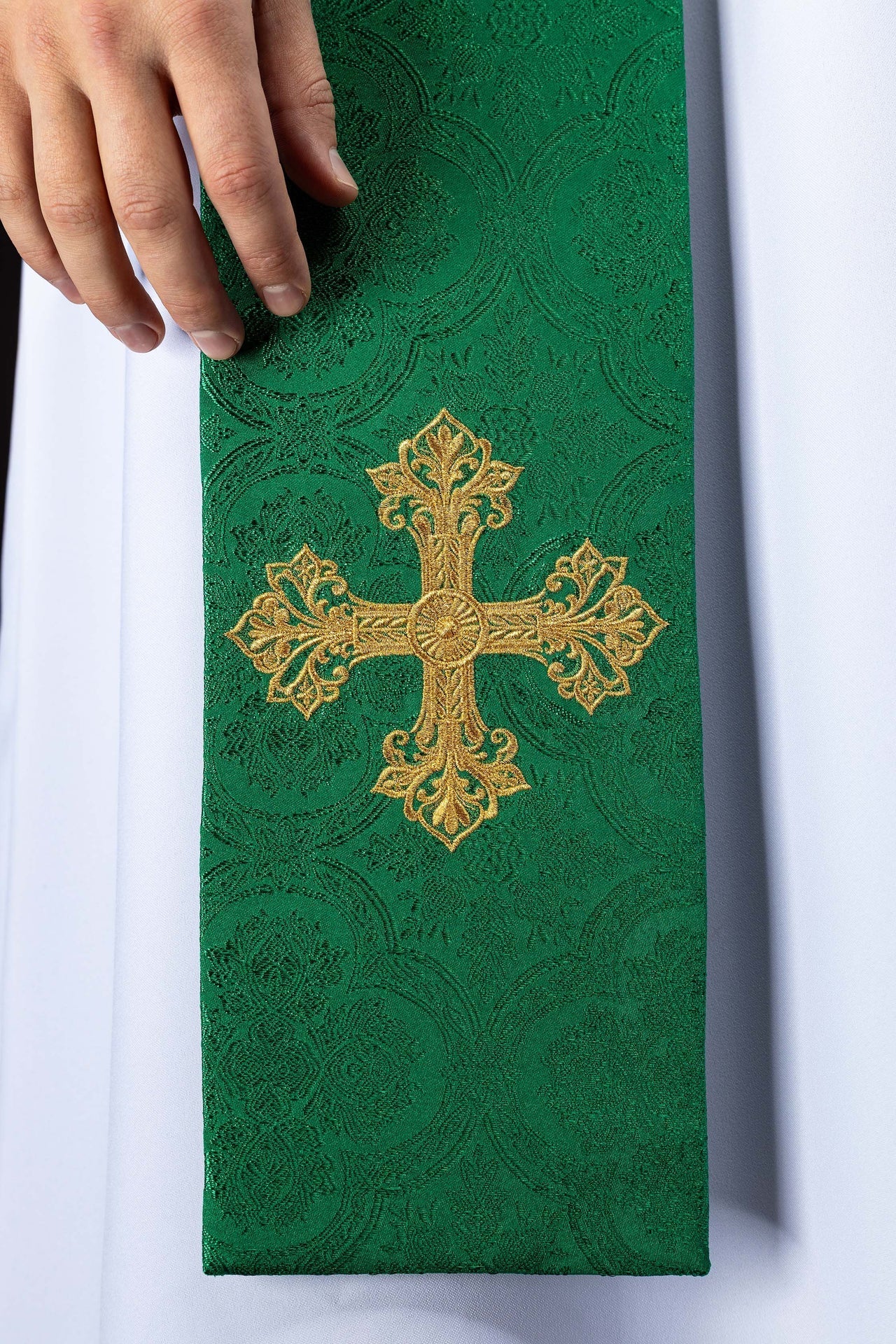 Green jacquard stole embroidered with a cross motif KST/967/01/11 - CHASUBLES.COM