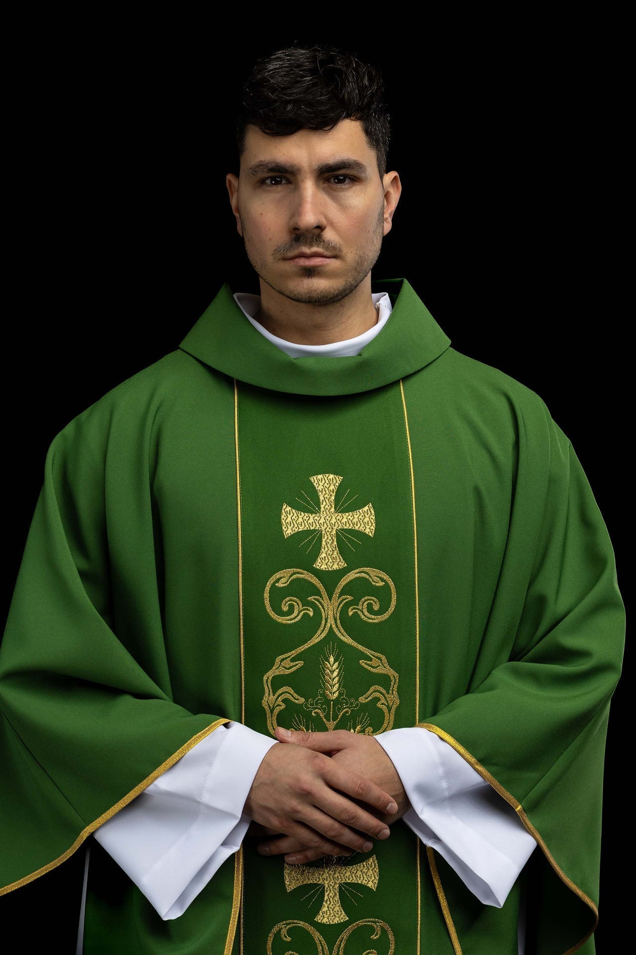 Green liturgical chasuble decorated with an embroidered central panel KOR/148/01/01 ZIELONY - CHASUBLES.COM