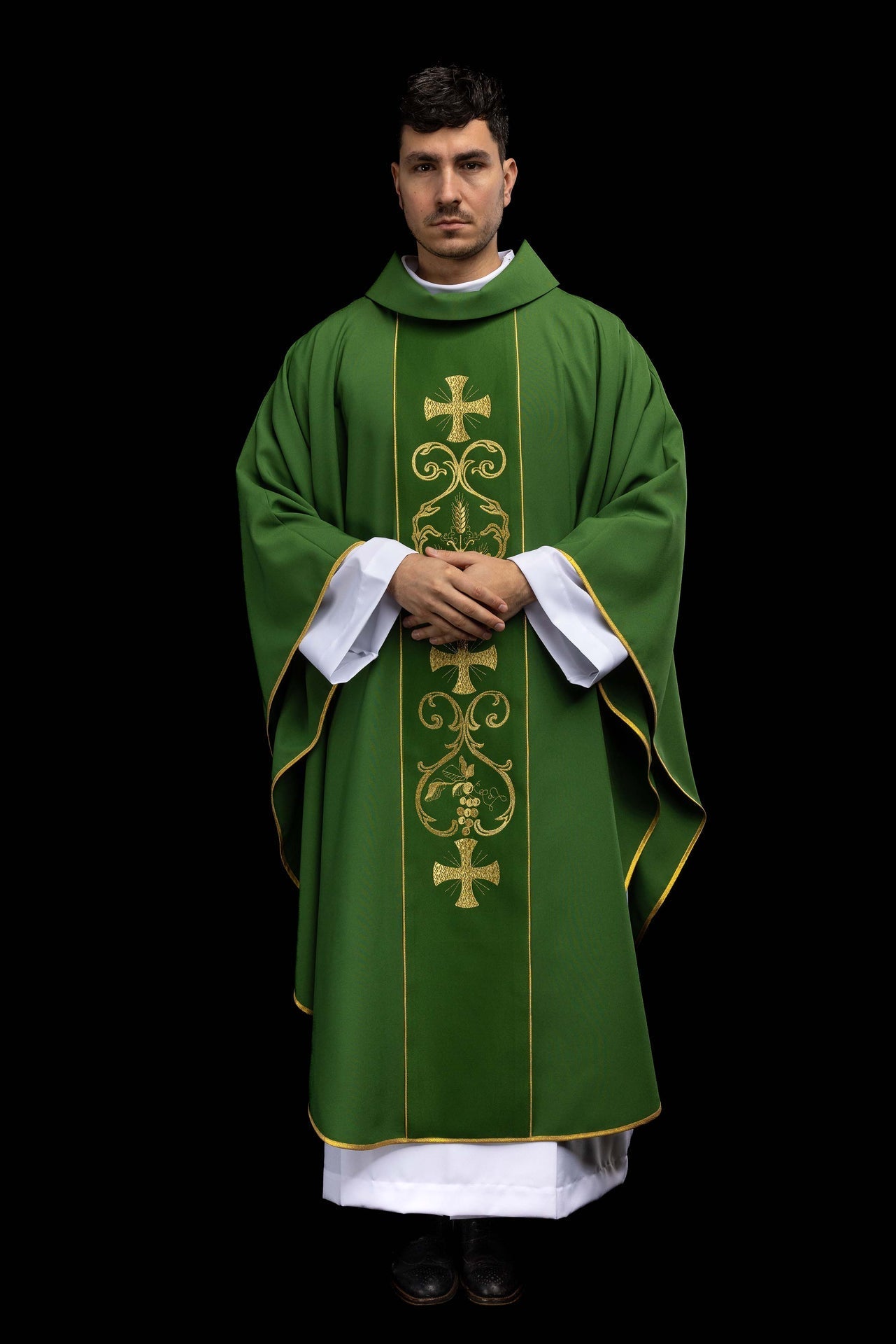 Green liturgical chasuble decorated with an embroidered central panel KOR/148/01/01 ZIELONY - CHASUBLES.COM