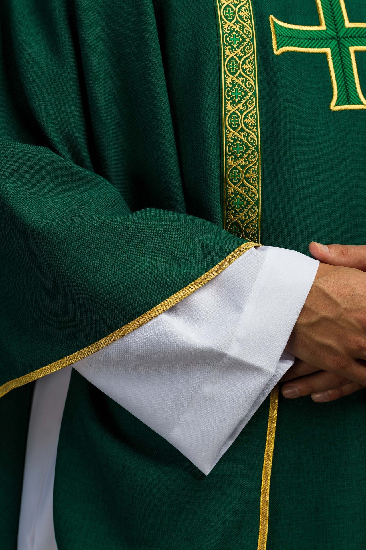 Green liturgical chasuble with embroidered cross and jacquard bands KOR/975/01/70 - CHASUBLES.COM