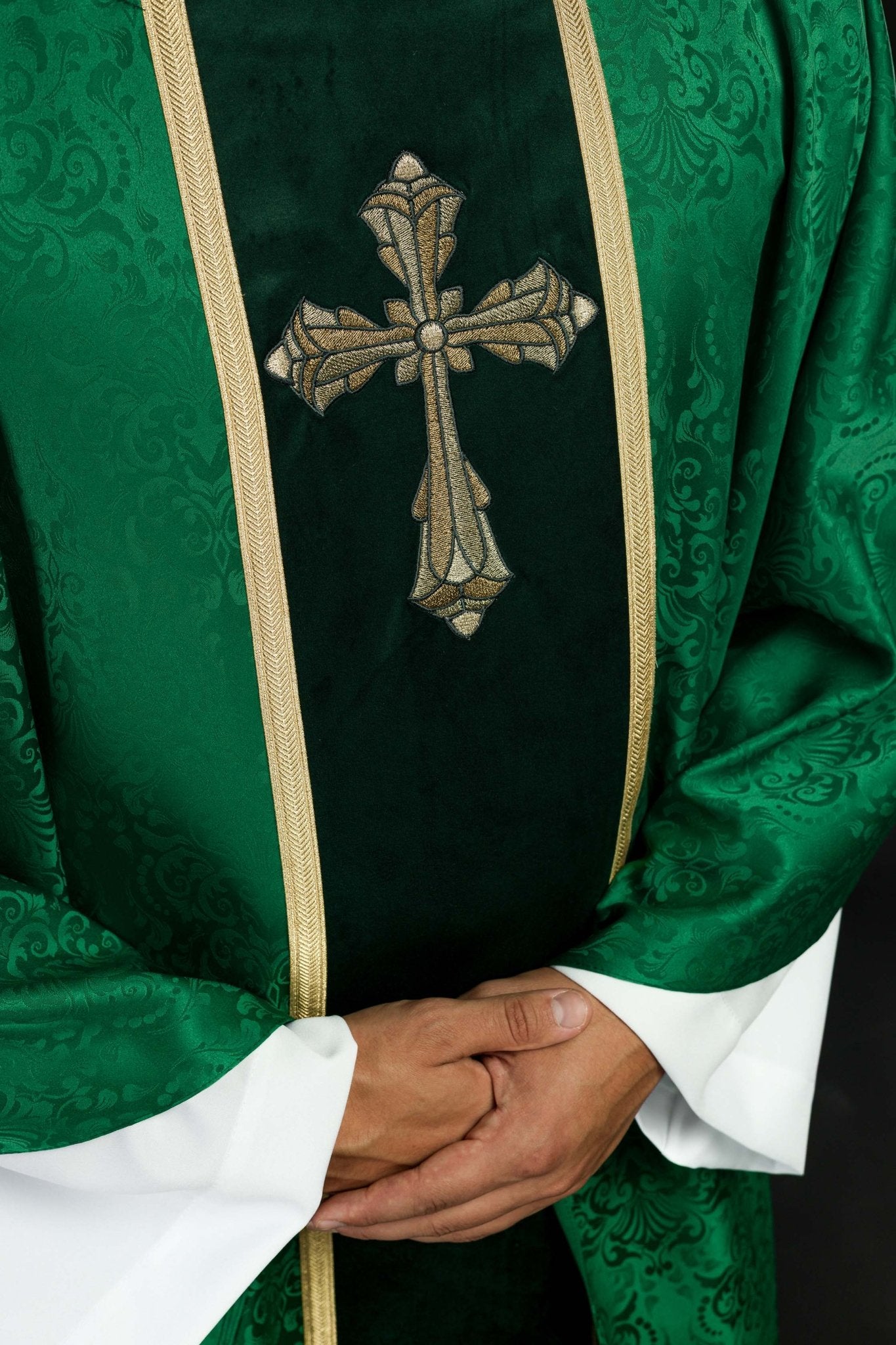 Green liturgical chasuble with stole and cross embroidery on jacquard fabric KOA/007/01/98 - CHASUBLES.COM