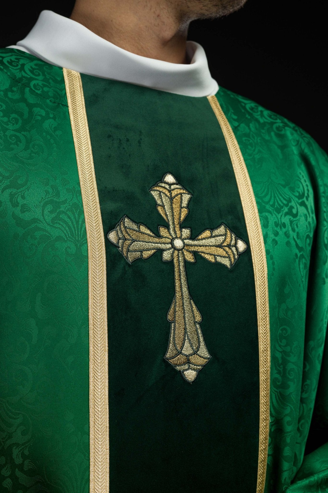 Green liturgical chasuble with stole and cross embroidery on jacquard fabric KOA/007/01/98 - CHASUBLES.COM