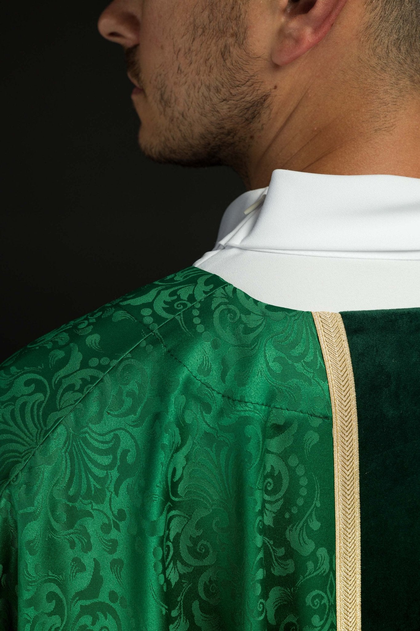 Green liturgical chasuble with stole and cross embroidery on jacquard fabric KOA/007/01/98 - CHASUBLES.COM