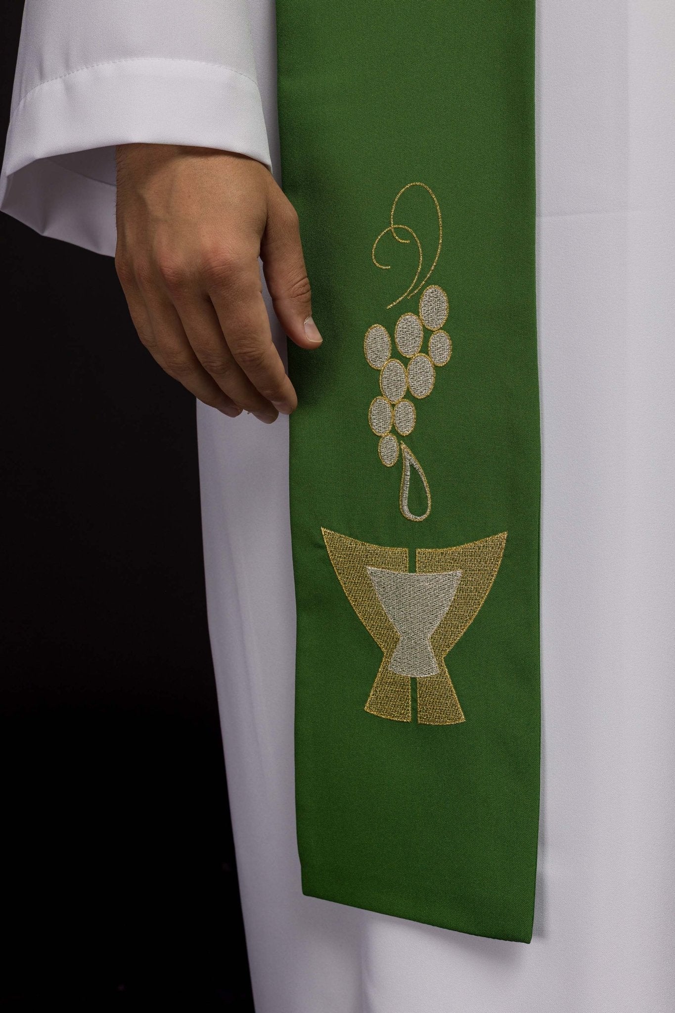 Green priestly stole embroidered with Chalice, Wheat, and Grapes KST/009/01/01 ZIELONY - HAFTINAUSA.COM
