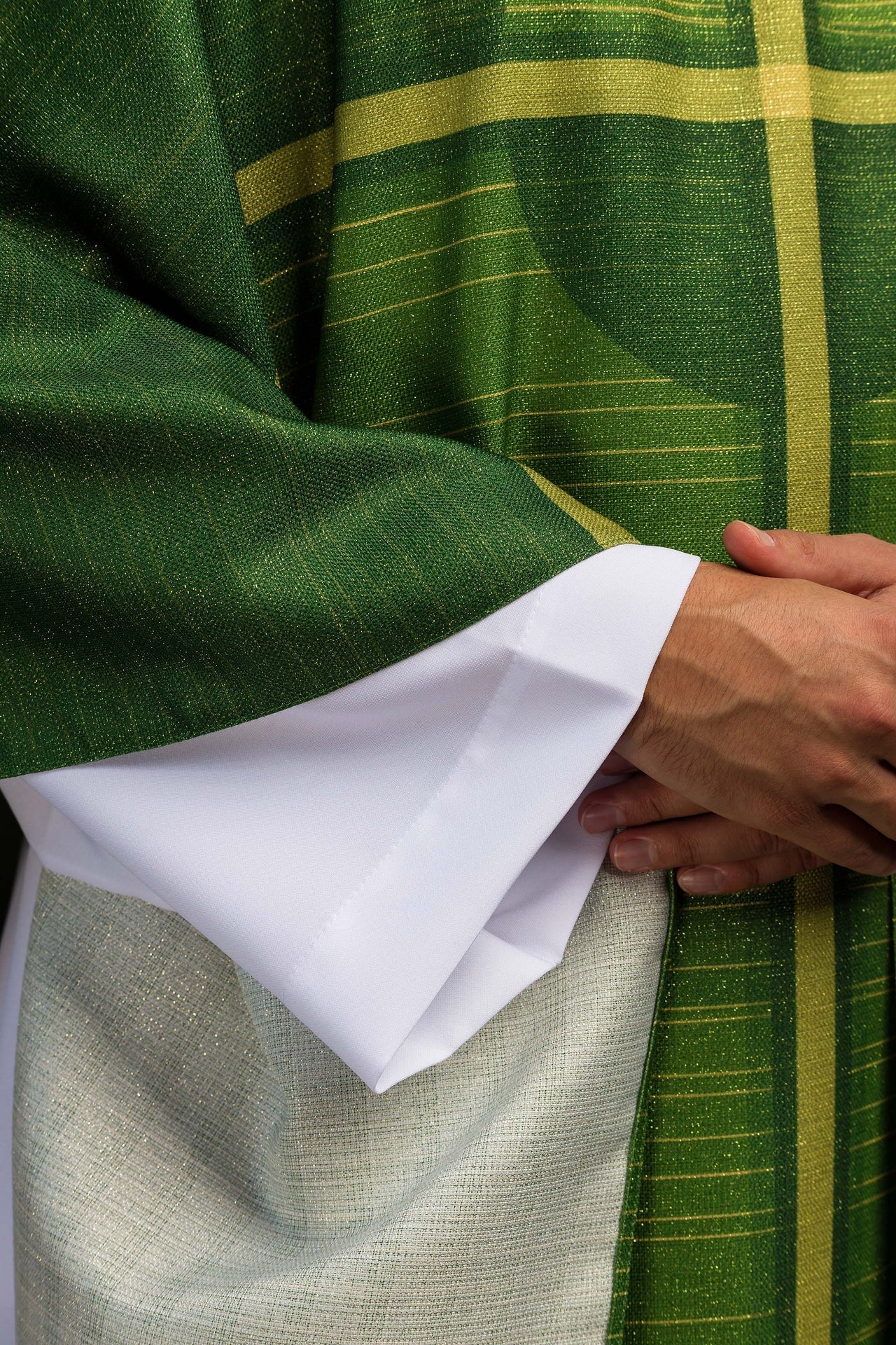 Green printed chasuble with cross motif KOD/7010/01/40 - CHASUBLES.COM
