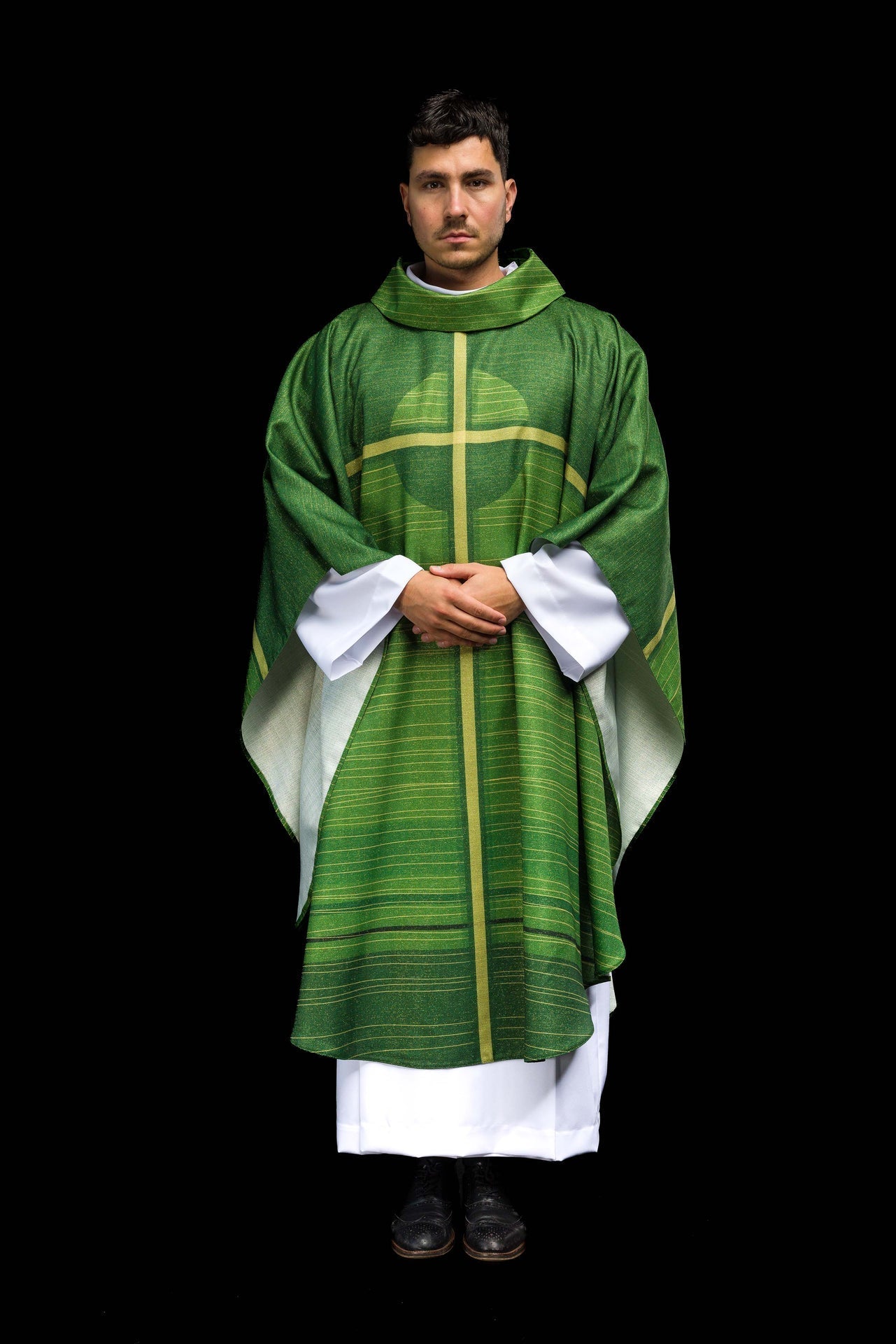 Green printed chasuble with cross motif KOD/7010/01/40 - CHASUBLES.COM