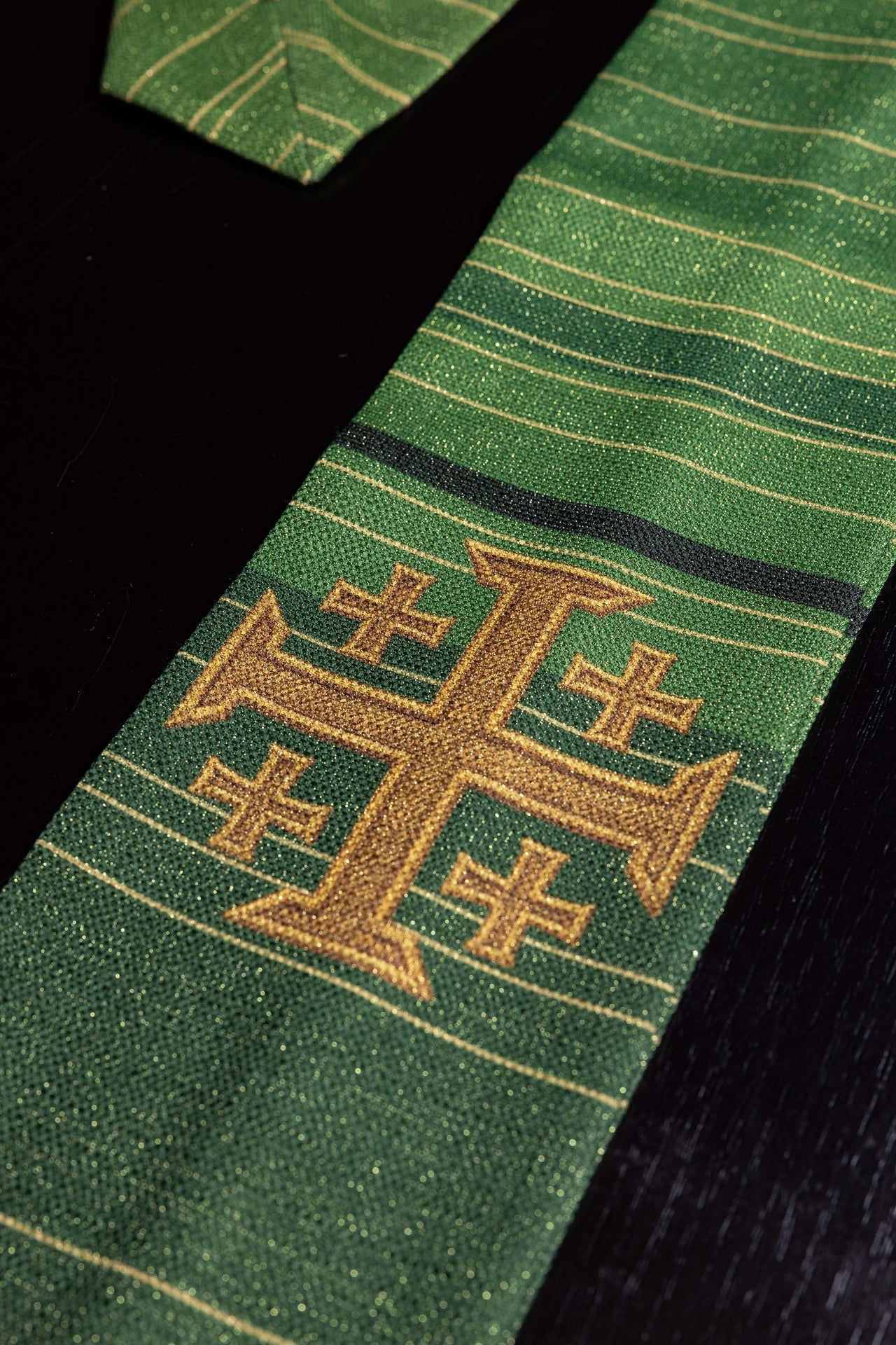 Green printed chasuble with Jerusalem Cross KOD/7001/01/40 - CHASUBLES.COM