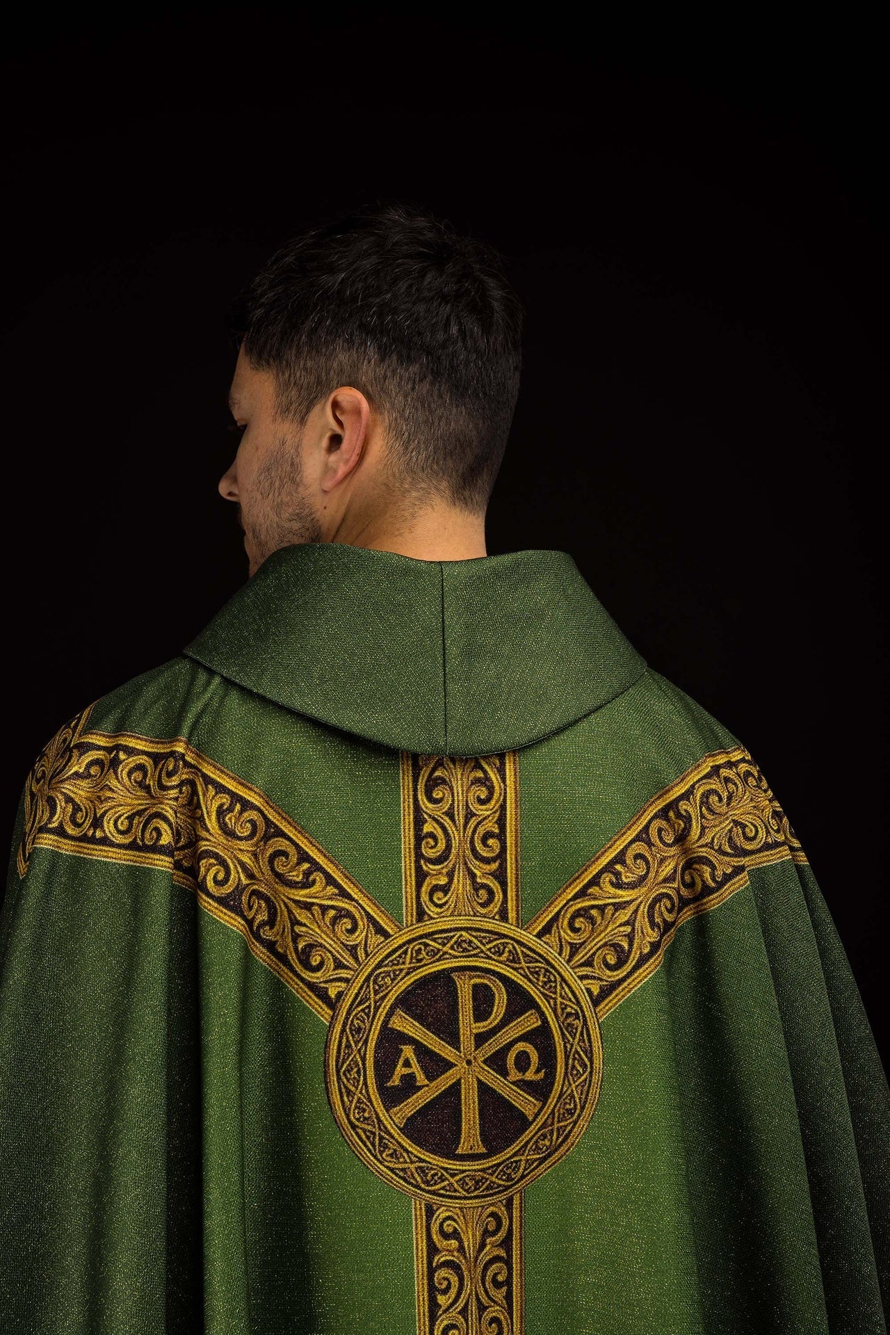Green printed Pax chasuble with rich gold ornamentation KOD/7009/01/40 - CHASUBLES.COM