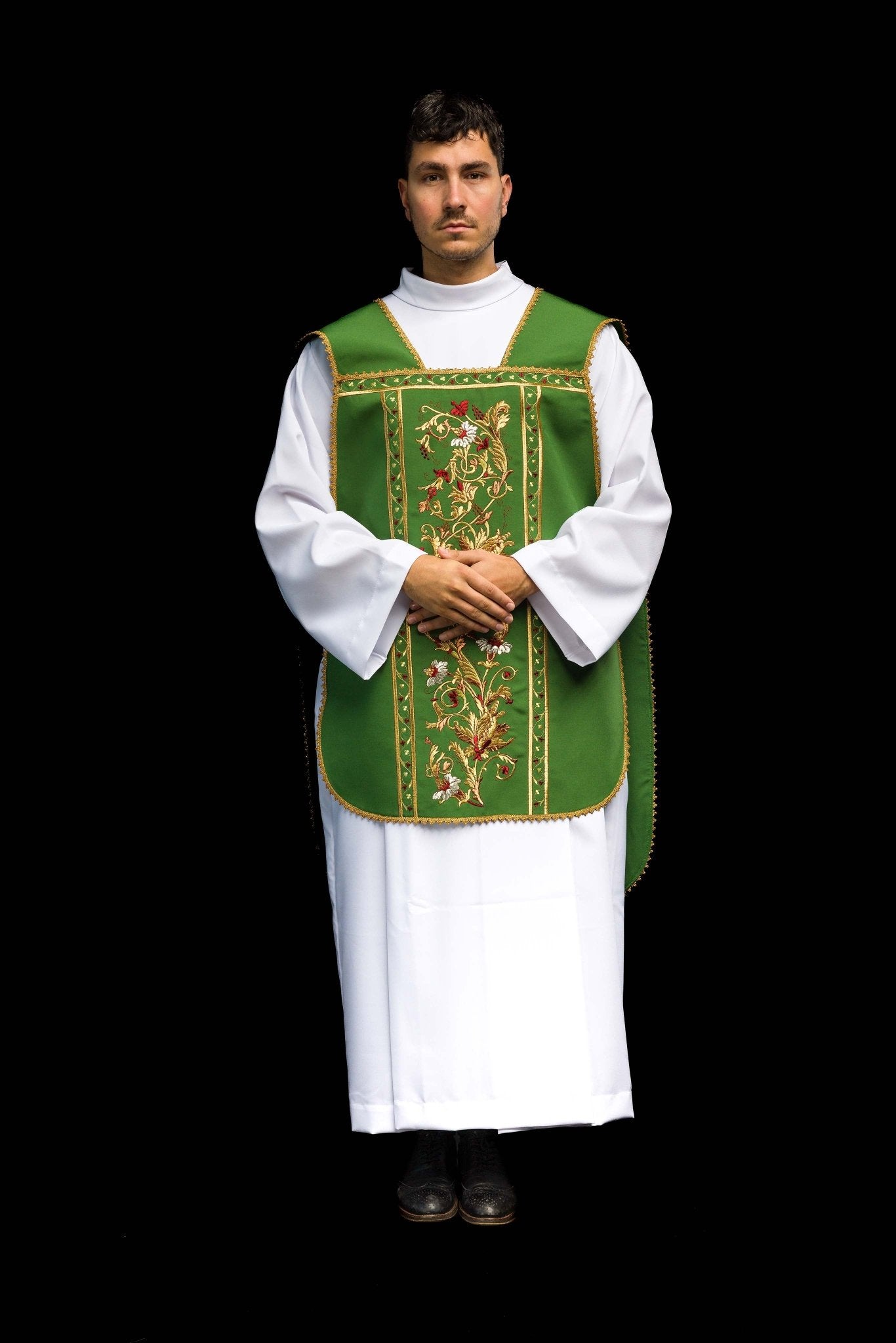 Green Roman Chasuble embroidered with the motif of IHS KOR/200/01/01 ZIELONY - CHASUBLES.COM