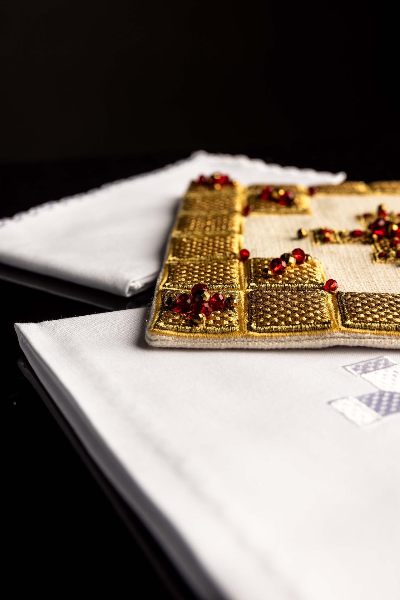 Handcrafted Chalice Linen Set with Natural Stones Handmade 5011 HM/5011 - CHASUBLES.COM