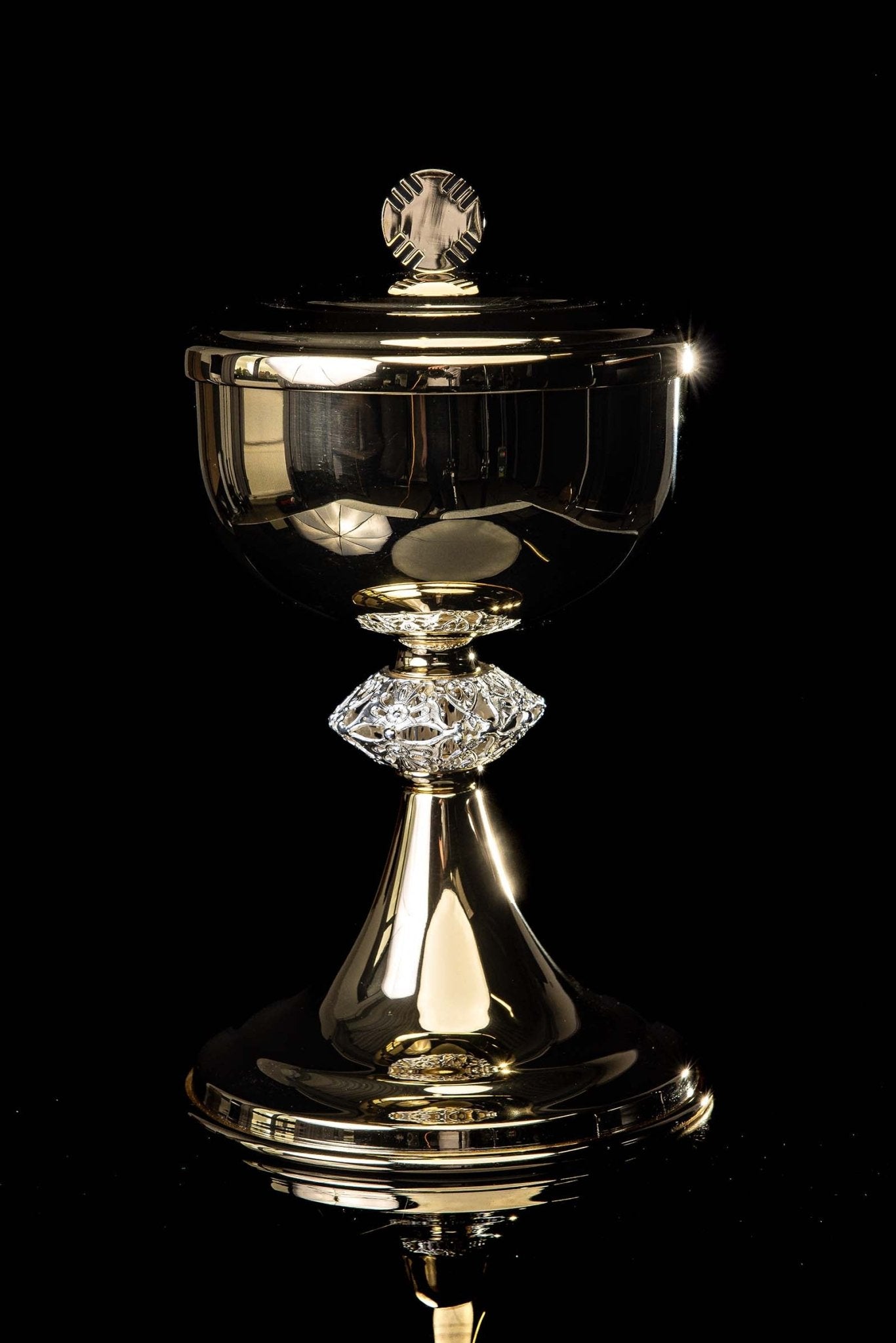 Handcrafted gilded brass ciborium LB/PSZ/002/ZS 22CM - CHASUBLES.COM